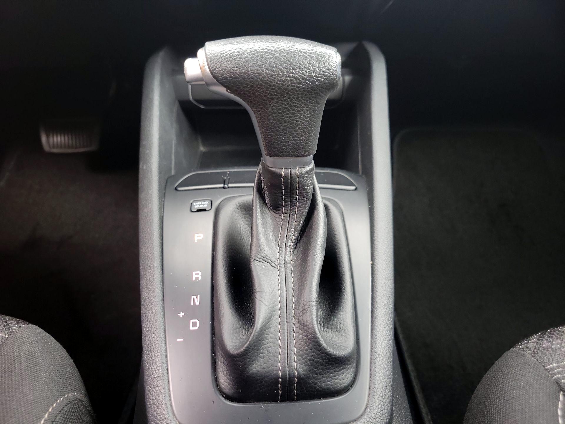 Thumbnail: 2020 Kia Rio5 - 17