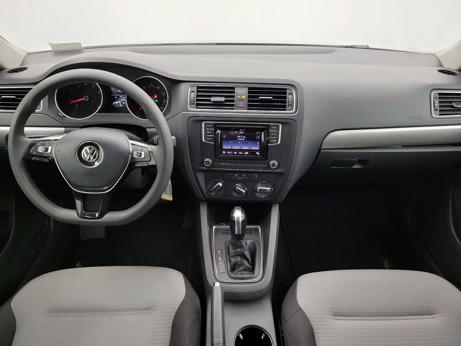 Thumbnail: 2017 Volkswagen Jetta - 9