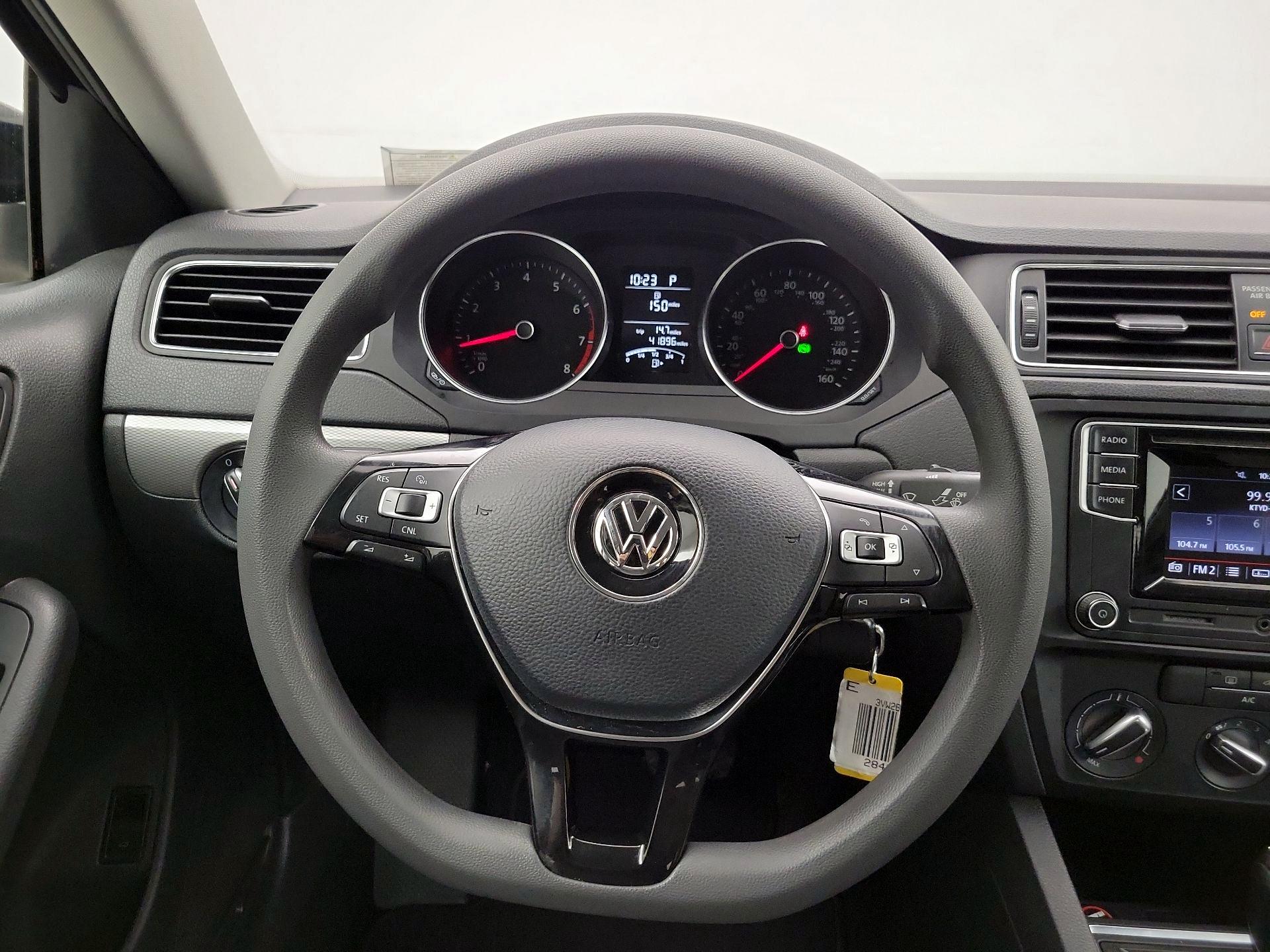 Thumbnail: 2017 Volkswagen Jetta - 10