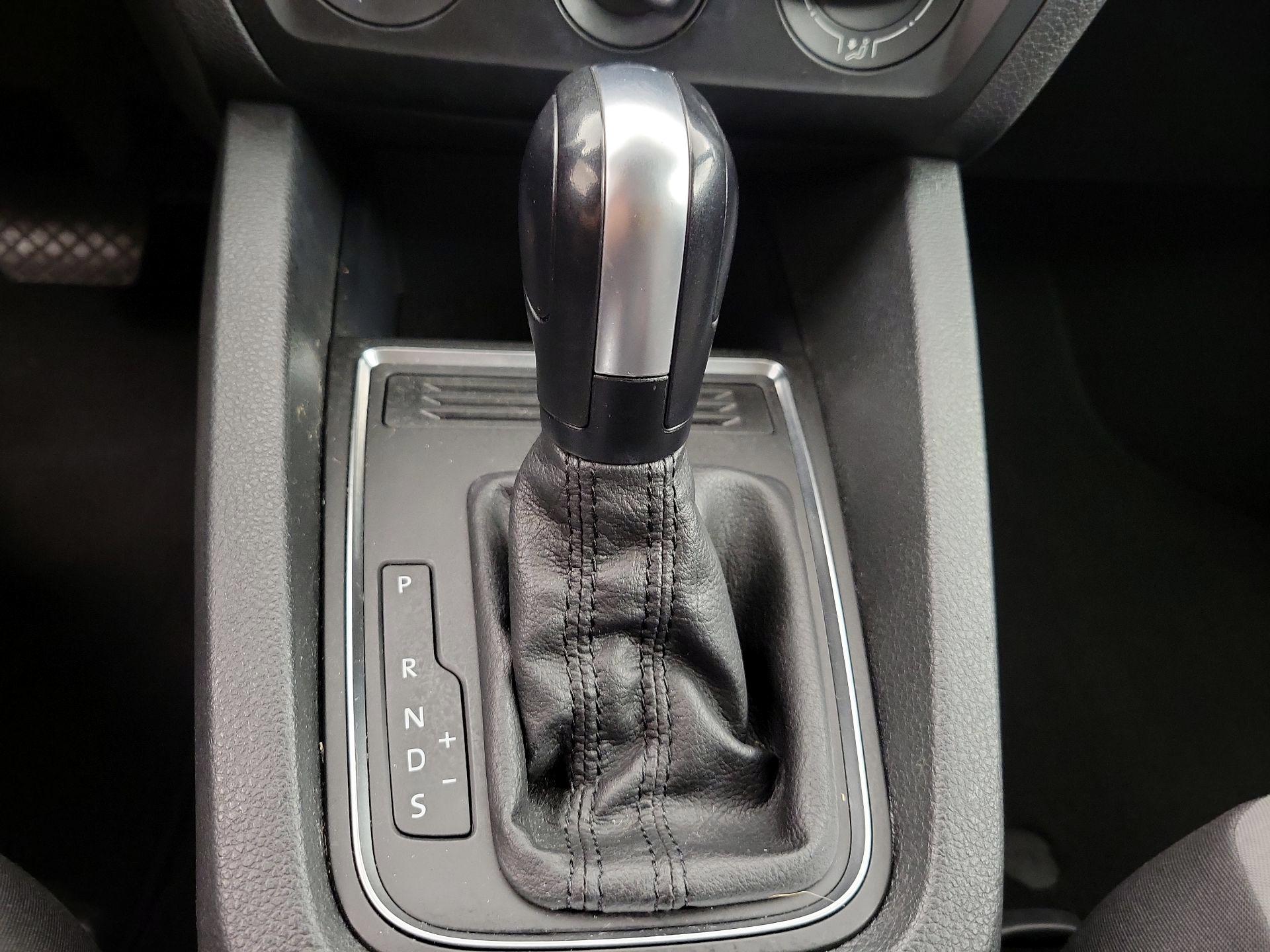 Thumbnail: 2017 Volkswagen Jetta - 17