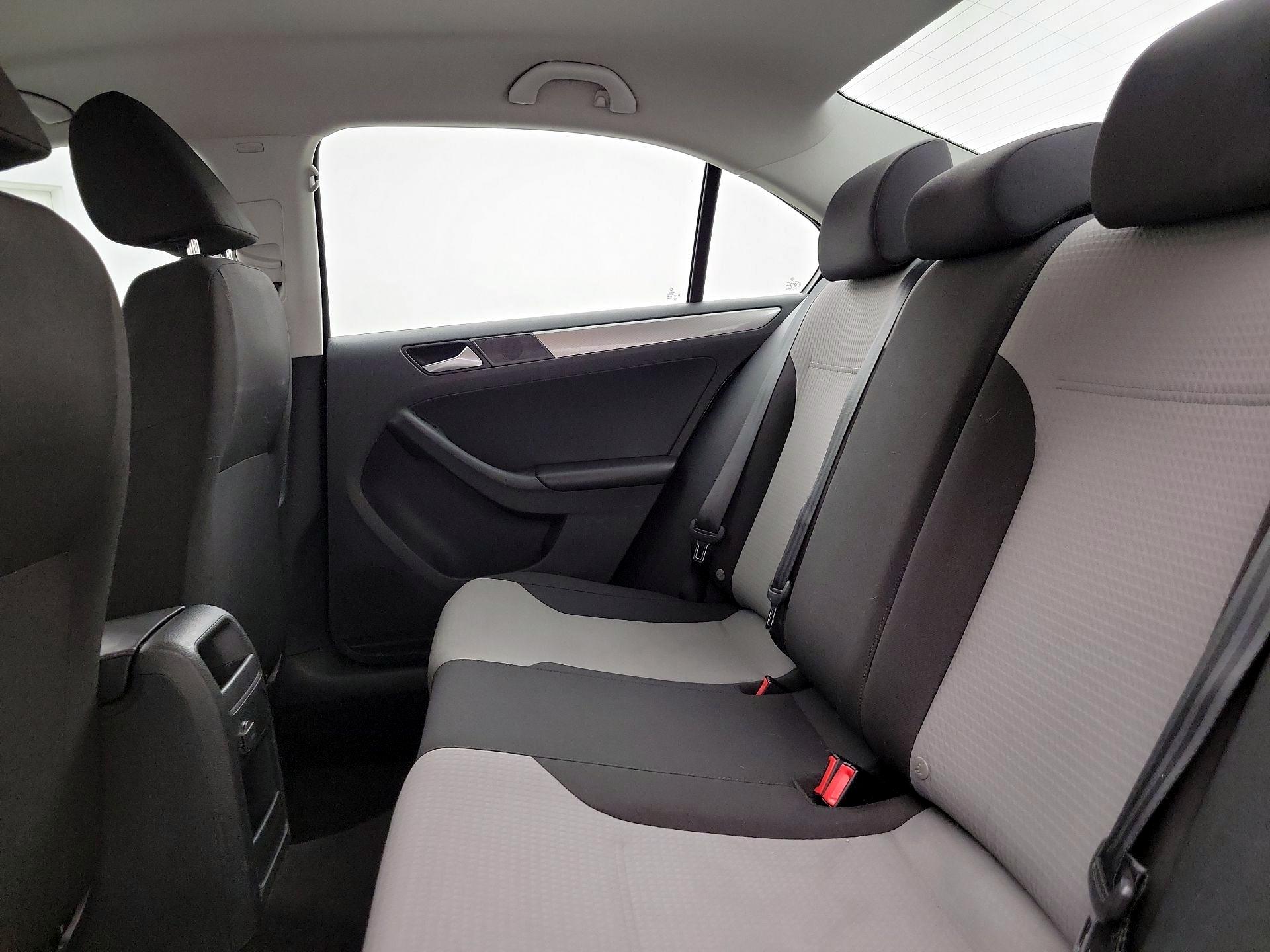 Thumbnail: 2017 Volkswagen Jetta - 19