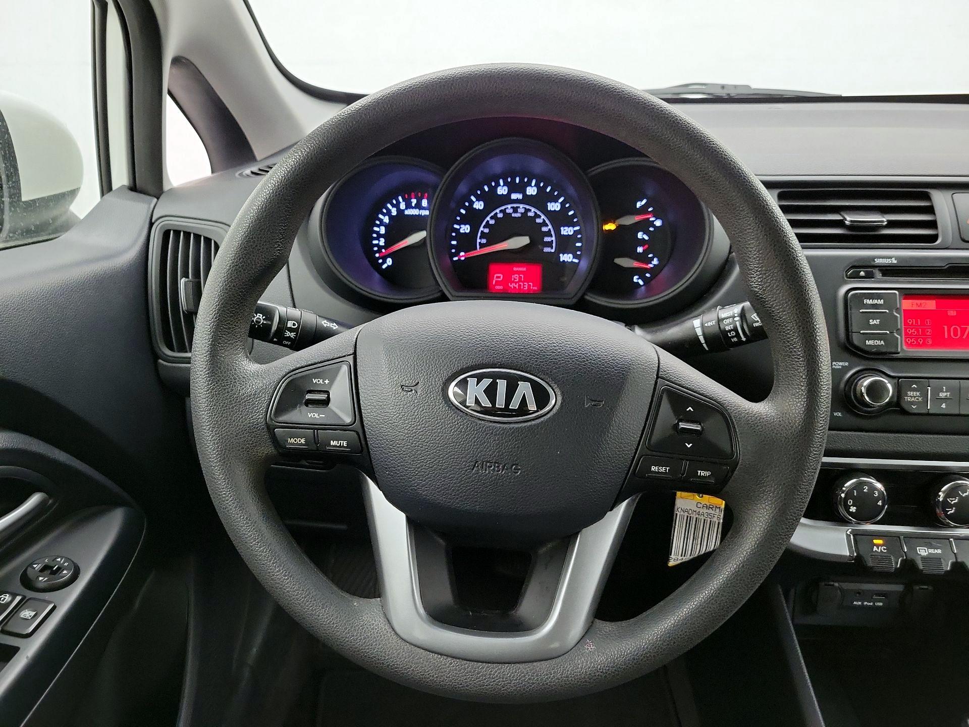 Thumbnail: 2015 Kia Rio - 10