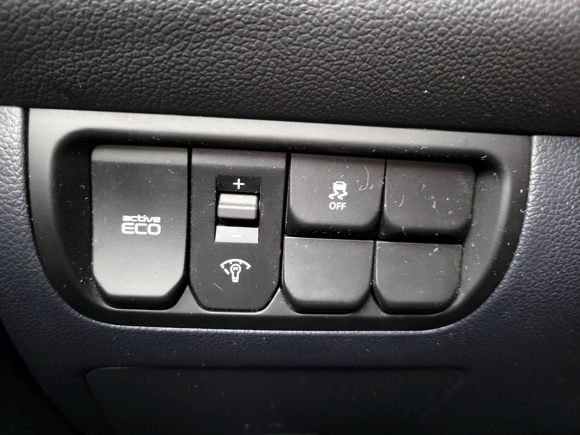 Thumbnail: 2015 Kia Rio - 13