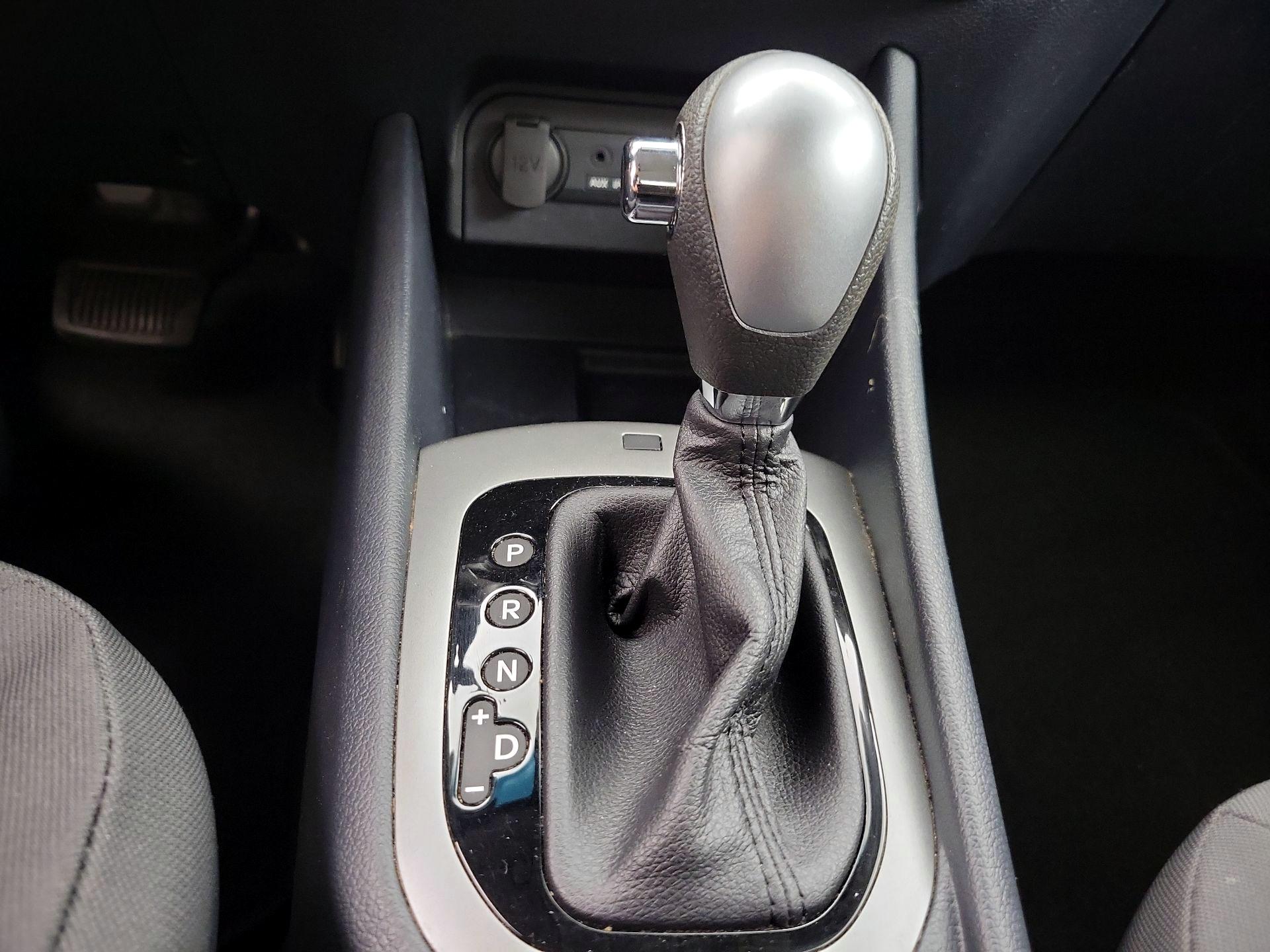 Thumbnail: 2015 Kia Rio - 16