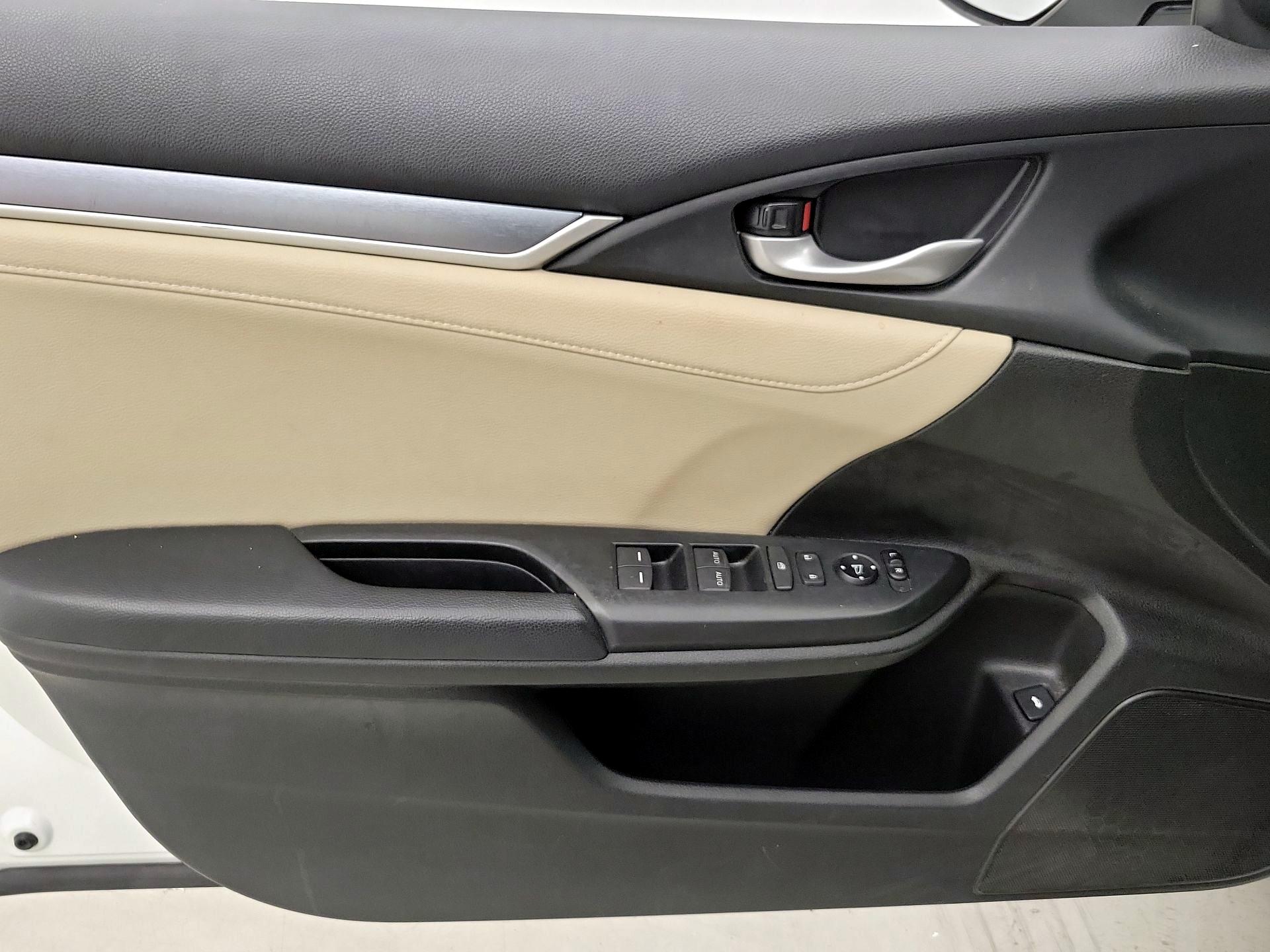 Thumbnail: 2016 Honda Civic - 12