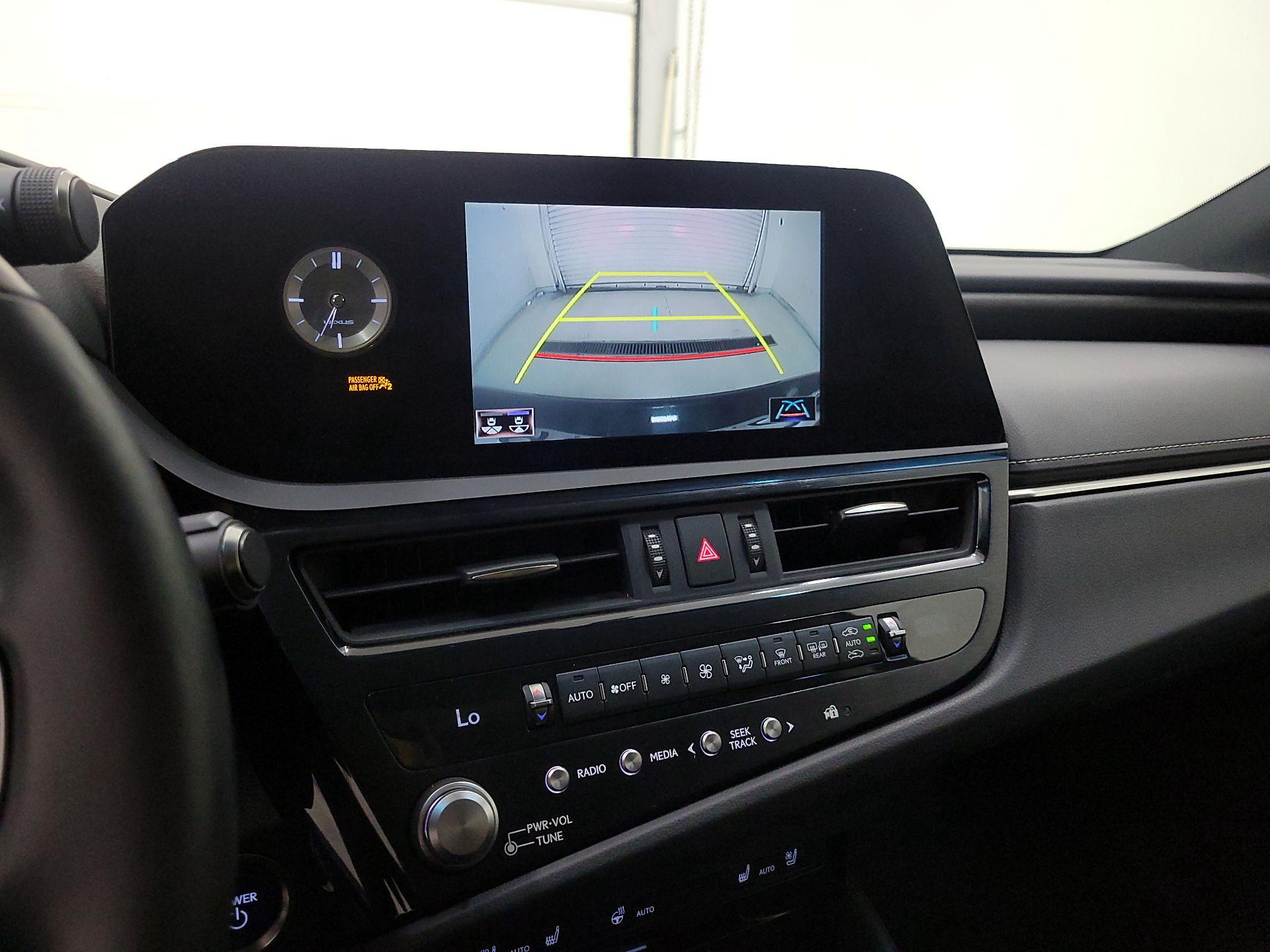 Thumbnail: 2022 Lexus ES - 13