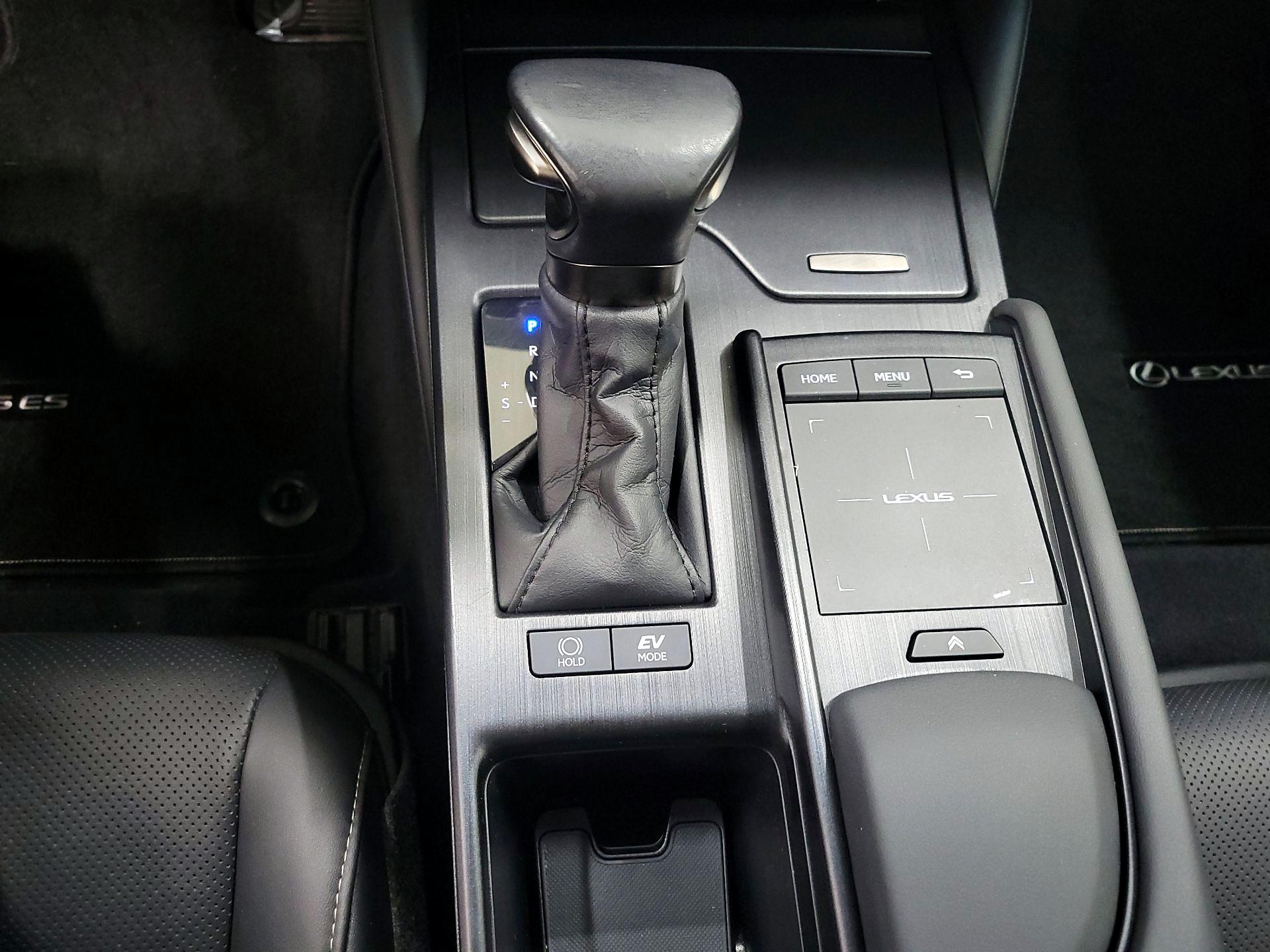 Thumbnail: 2022 Lexus ES - 16