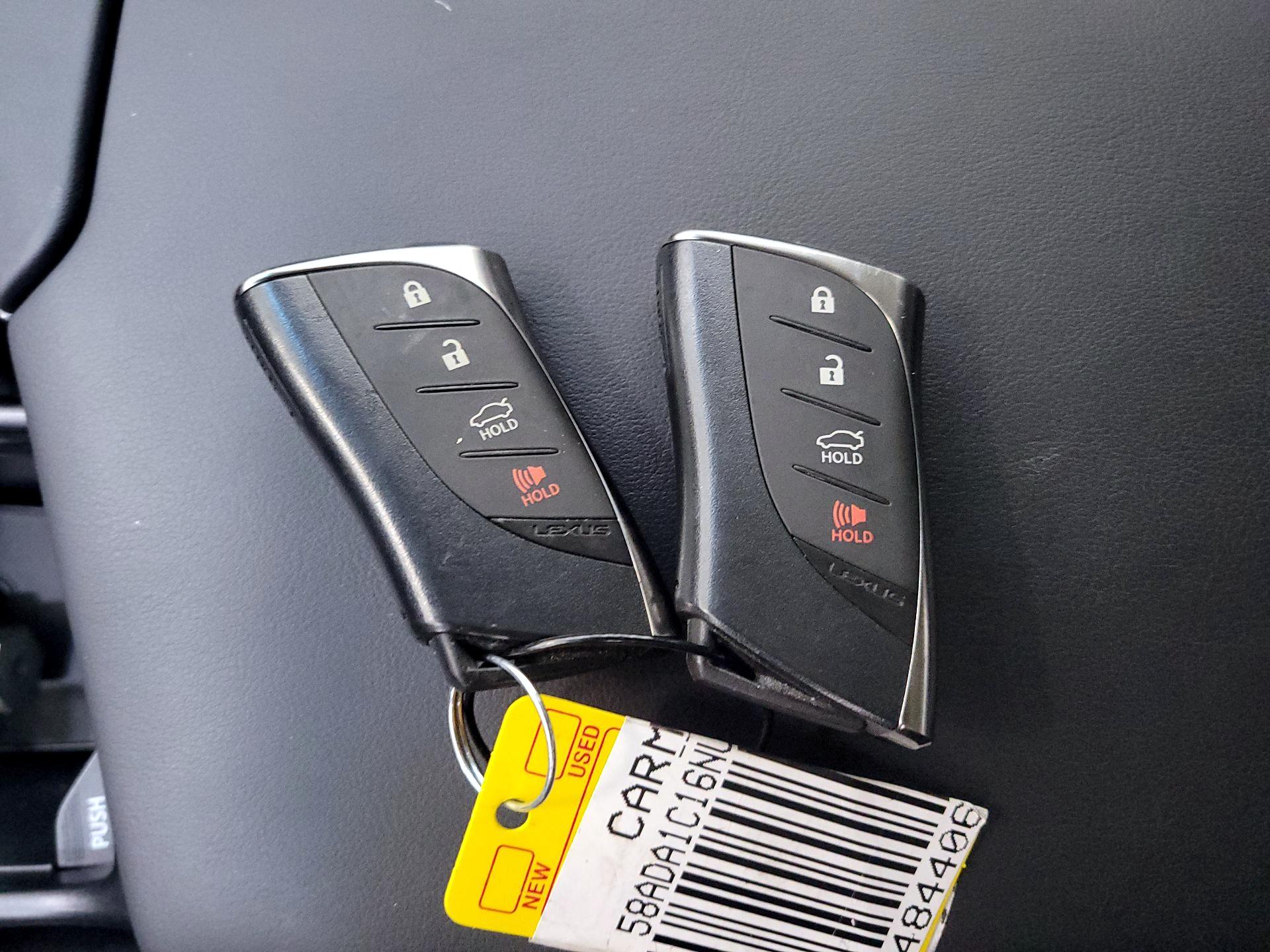 Thumbnail: 2022 Lexus ES - 20