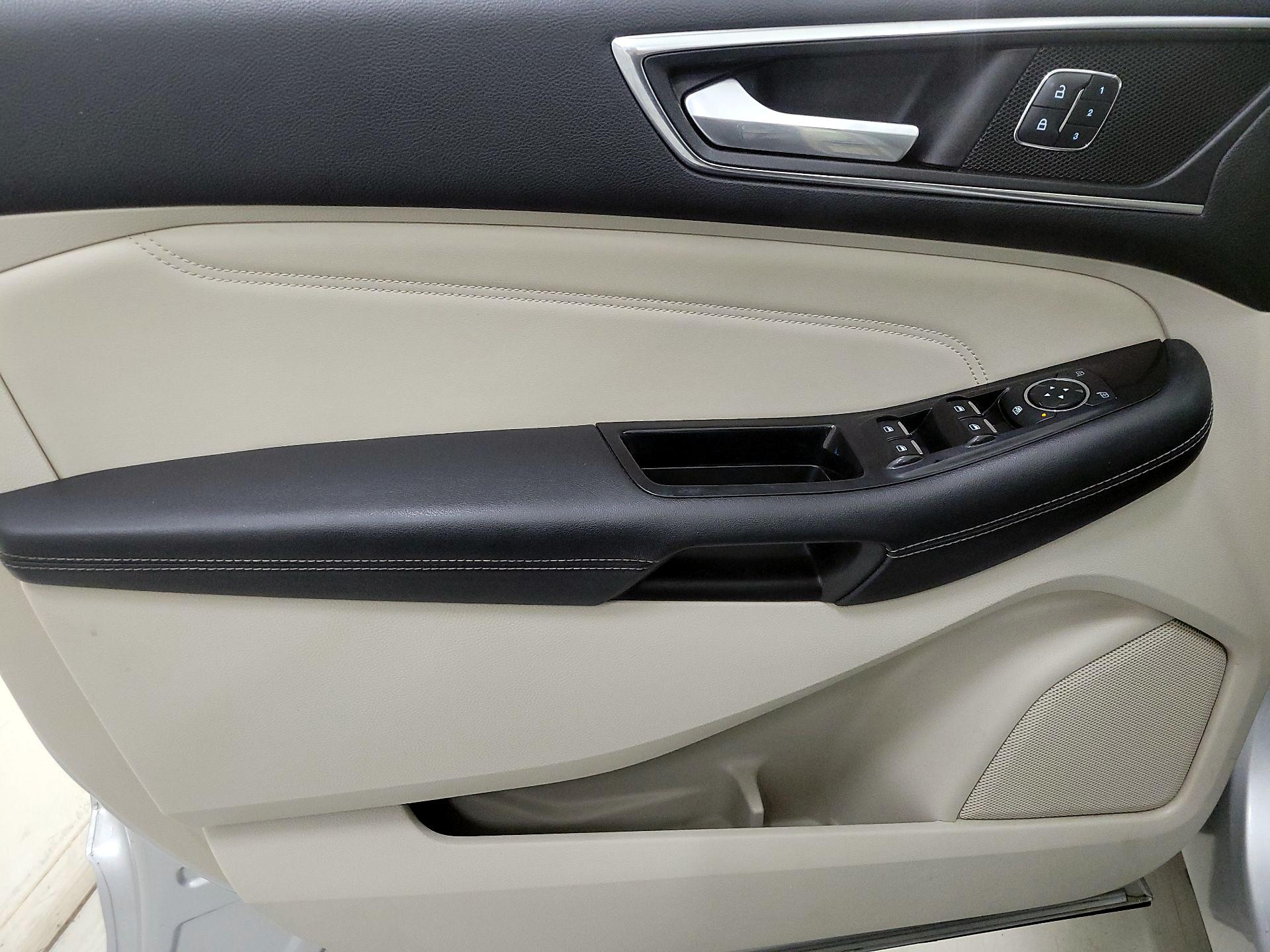 Thumbnail: 2016 Ford Edge - 12