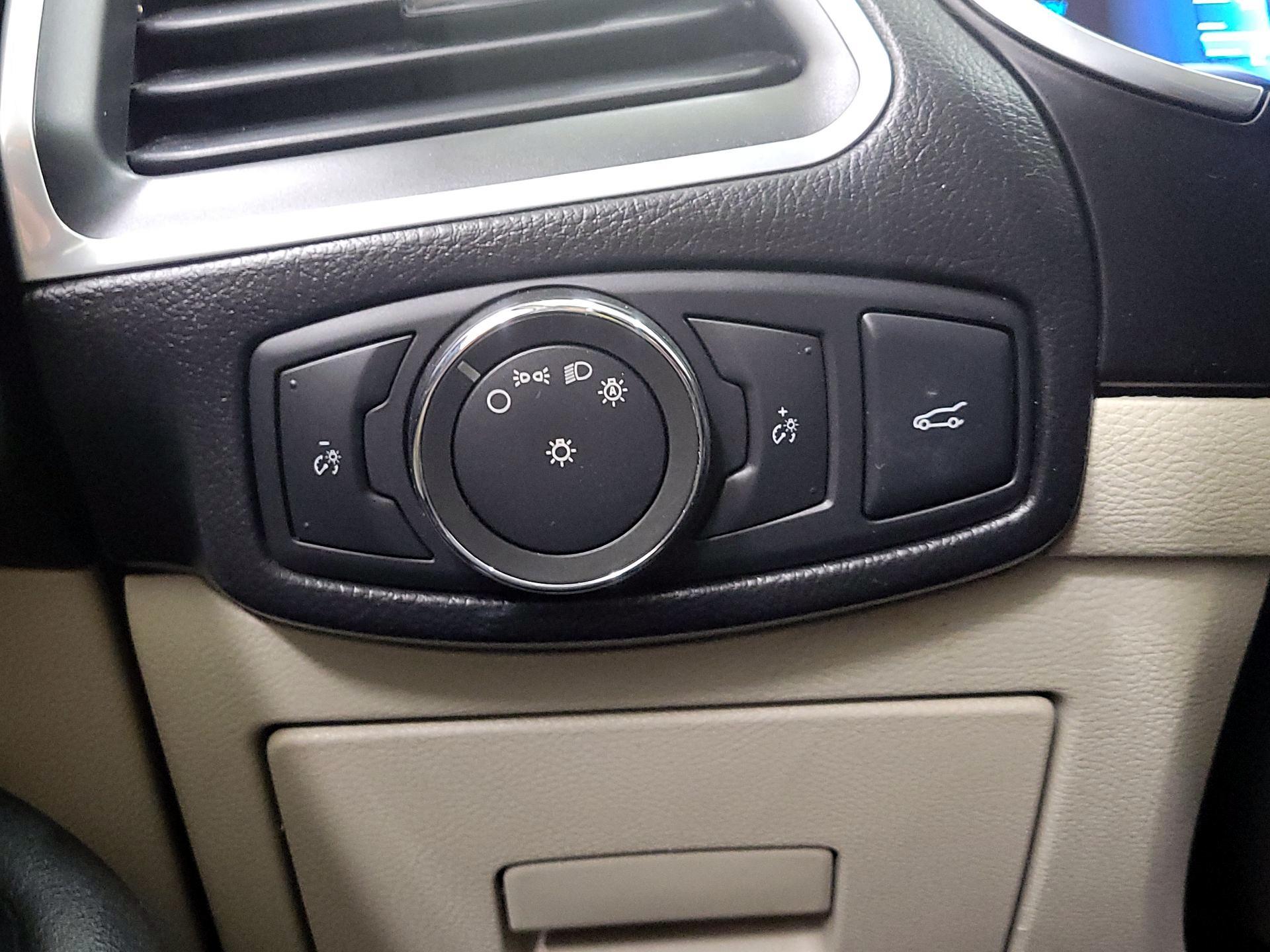 Thumbnail: 2016 Ford Edge - 13