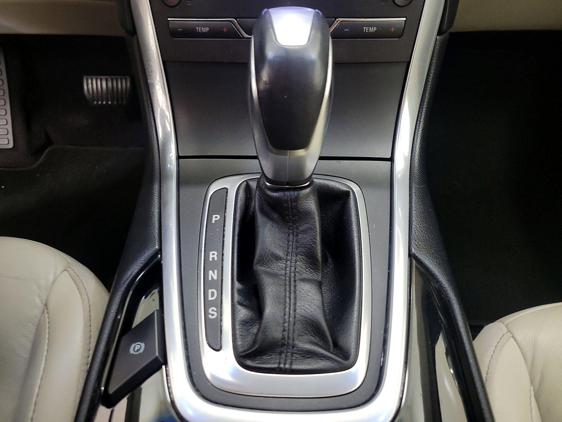 Thumbnail: 2016 Ford Edge - 17