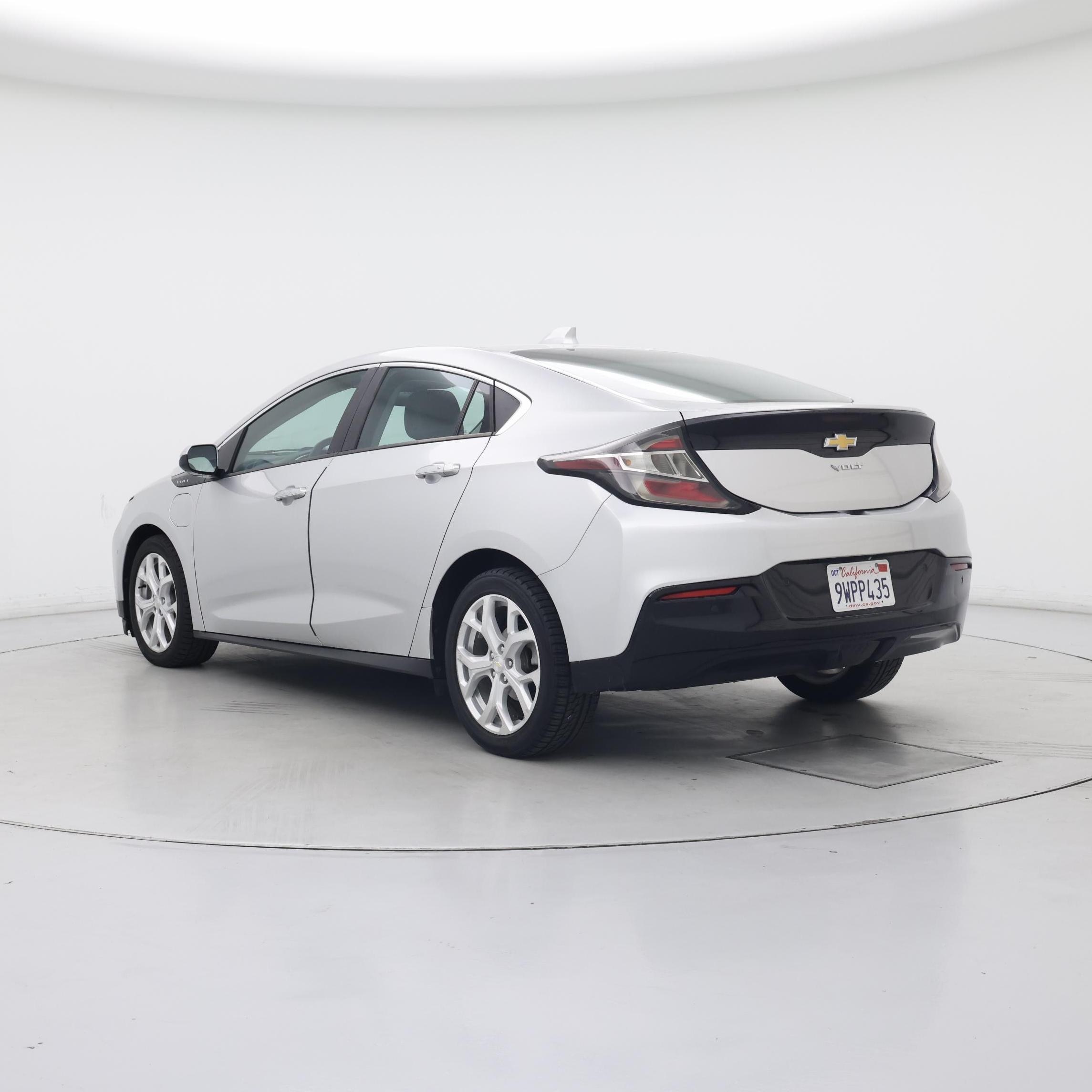 Thumbnail: 2016 Chevrolet Volt - 2