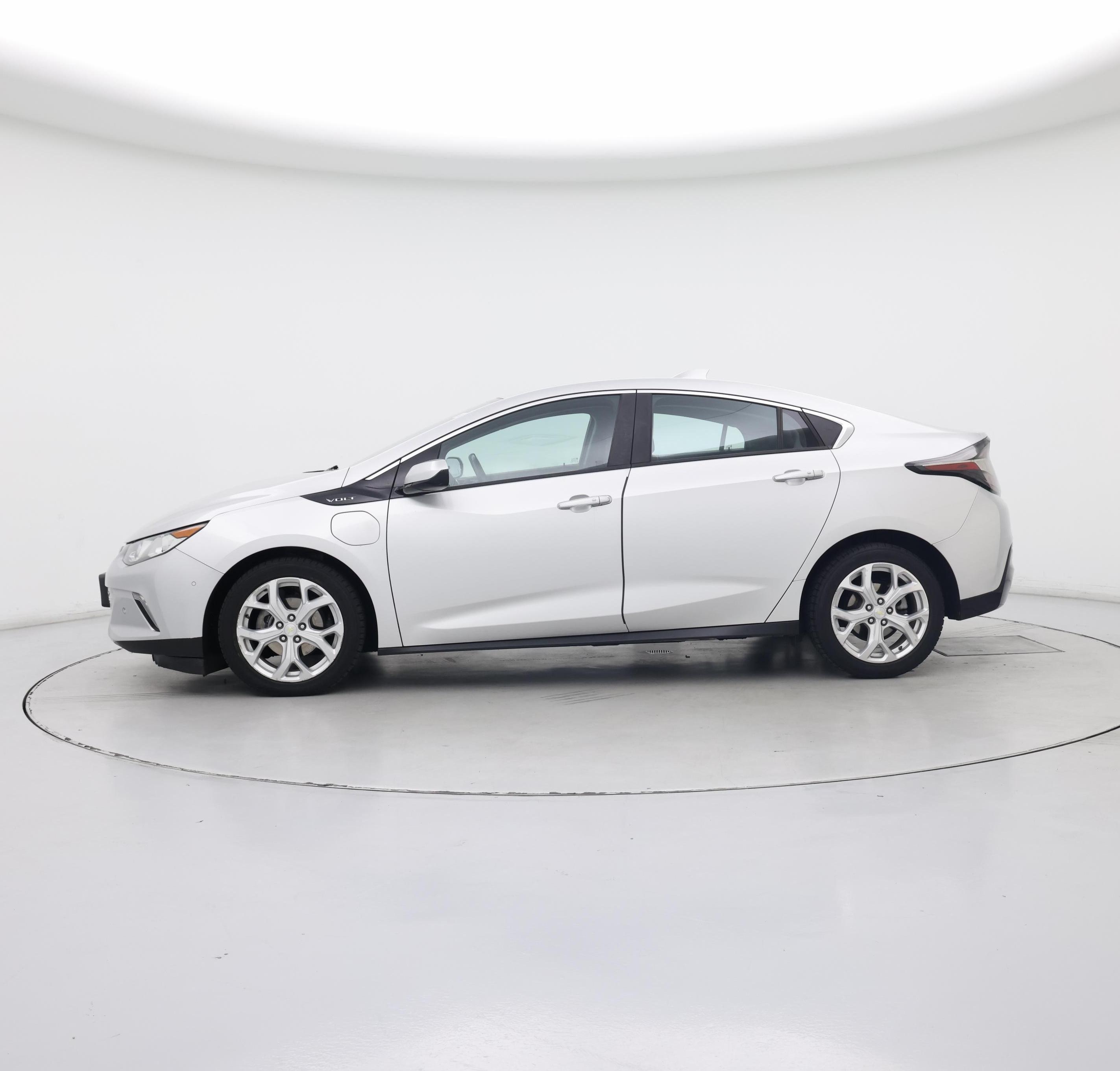 Thumbnail: 2016 Chevrolet Volt - 3