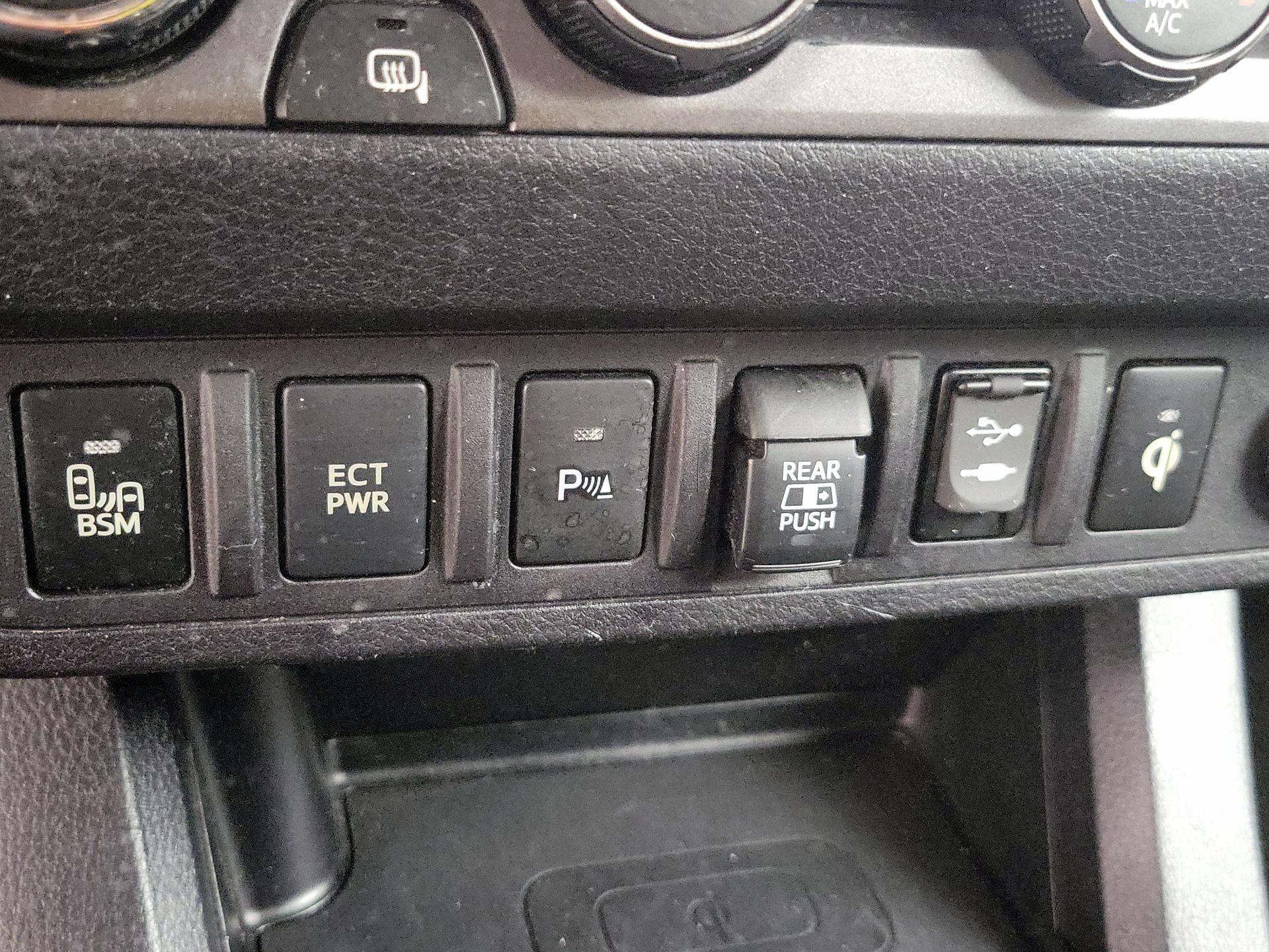 Thumbnail: 2019 Toyota Tacoma - 19