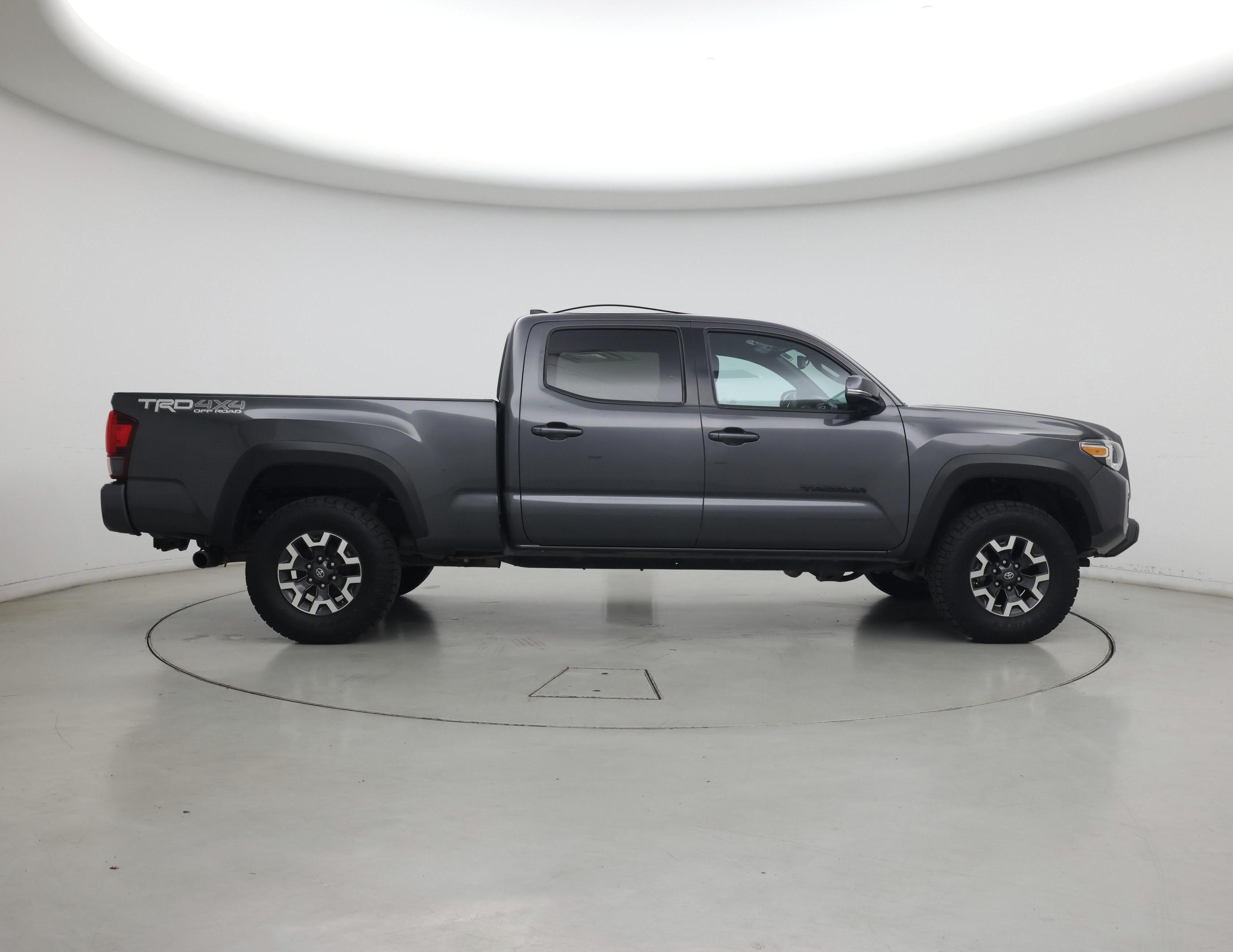 Thumbnail: 2019 Toyota Tacoma - 7