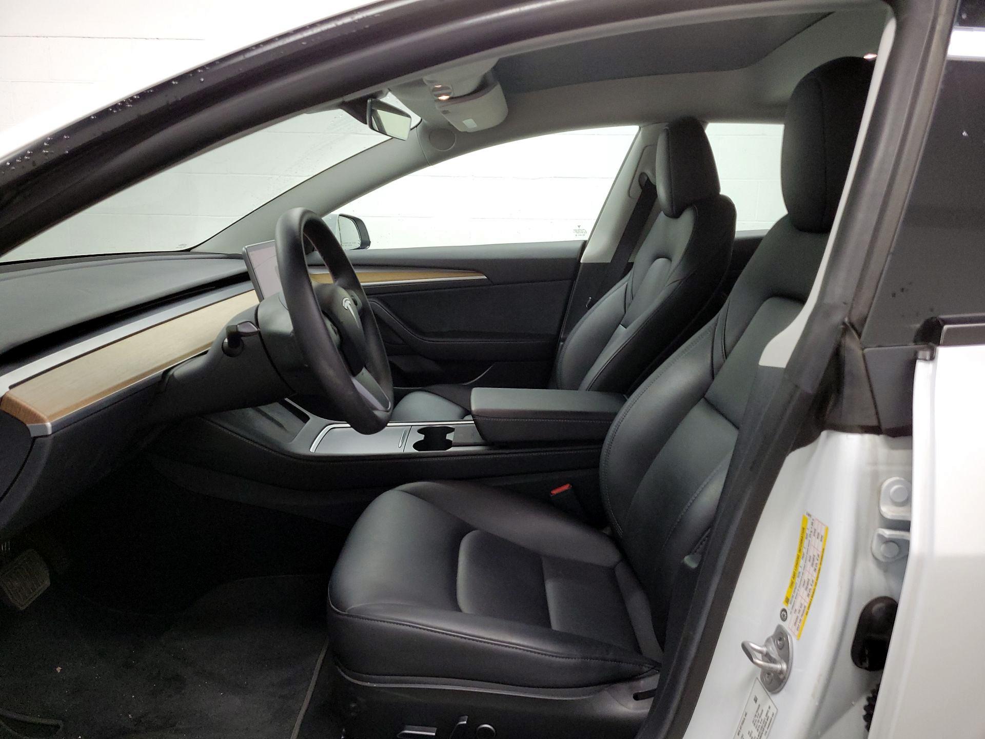 Thumbnail: 2023 Tesla Model 3 - 11