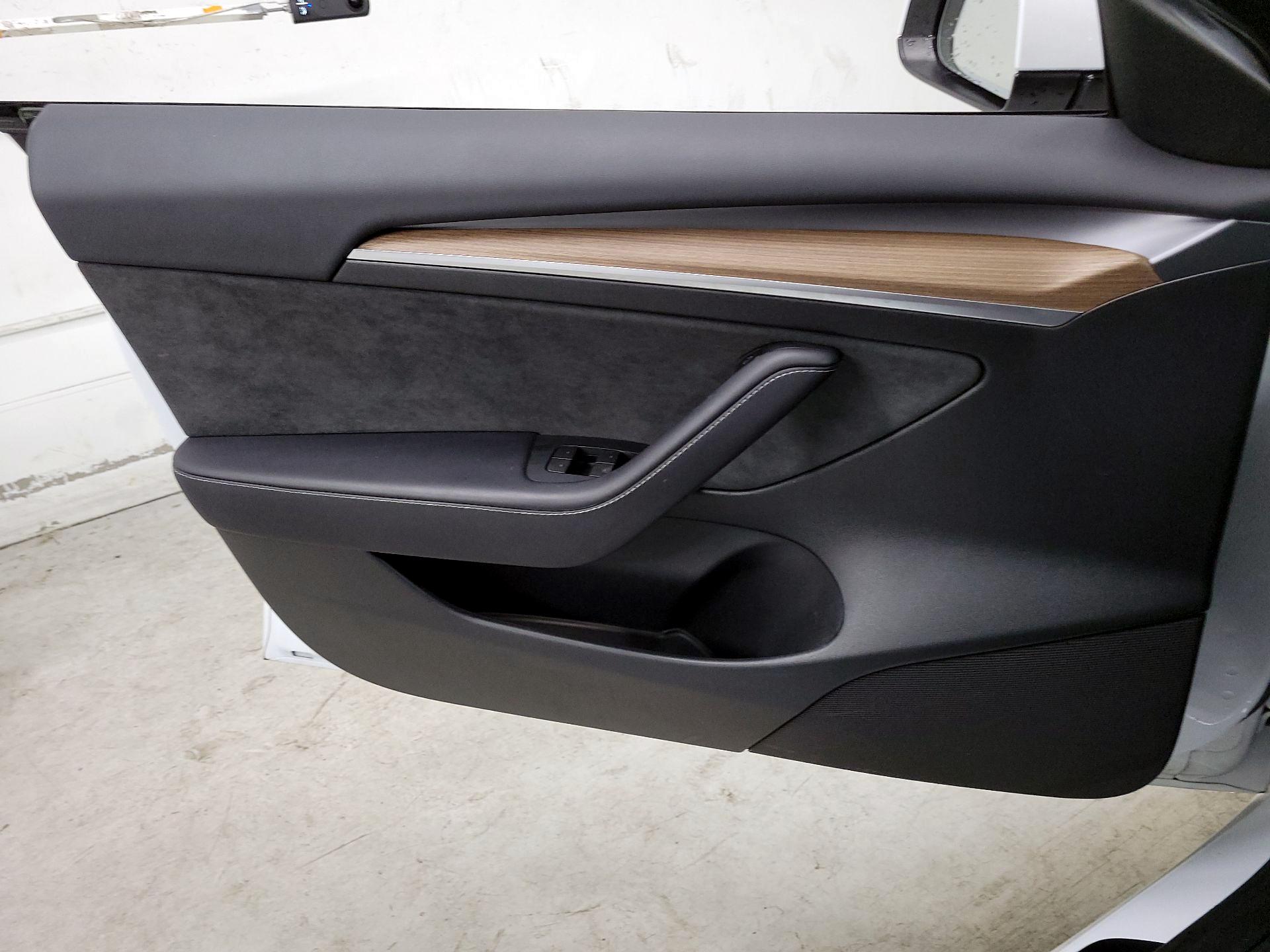 Thumbnail: 2023 Tesla Model 3 - 12