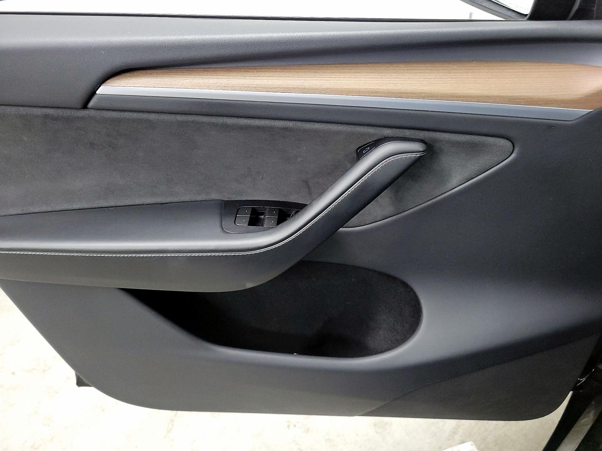 Thumbnail: 2023 Tesla Model Y - 12