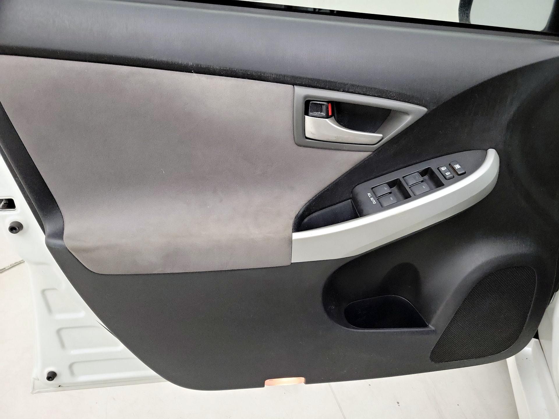 Thumbnail: 2015 Toyota Prius - 12