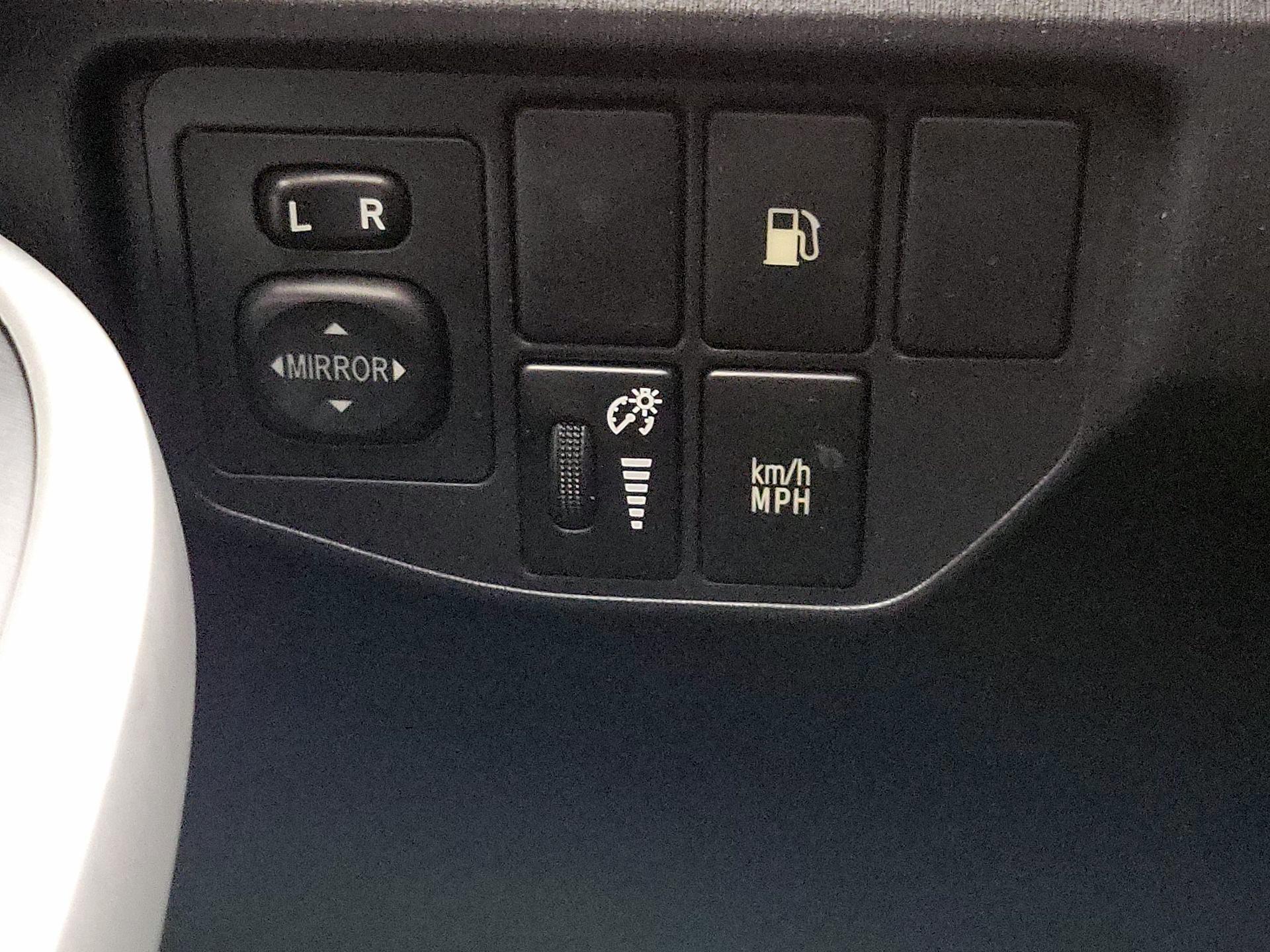 Thumbnail: 2015 Toyota Prius - 13