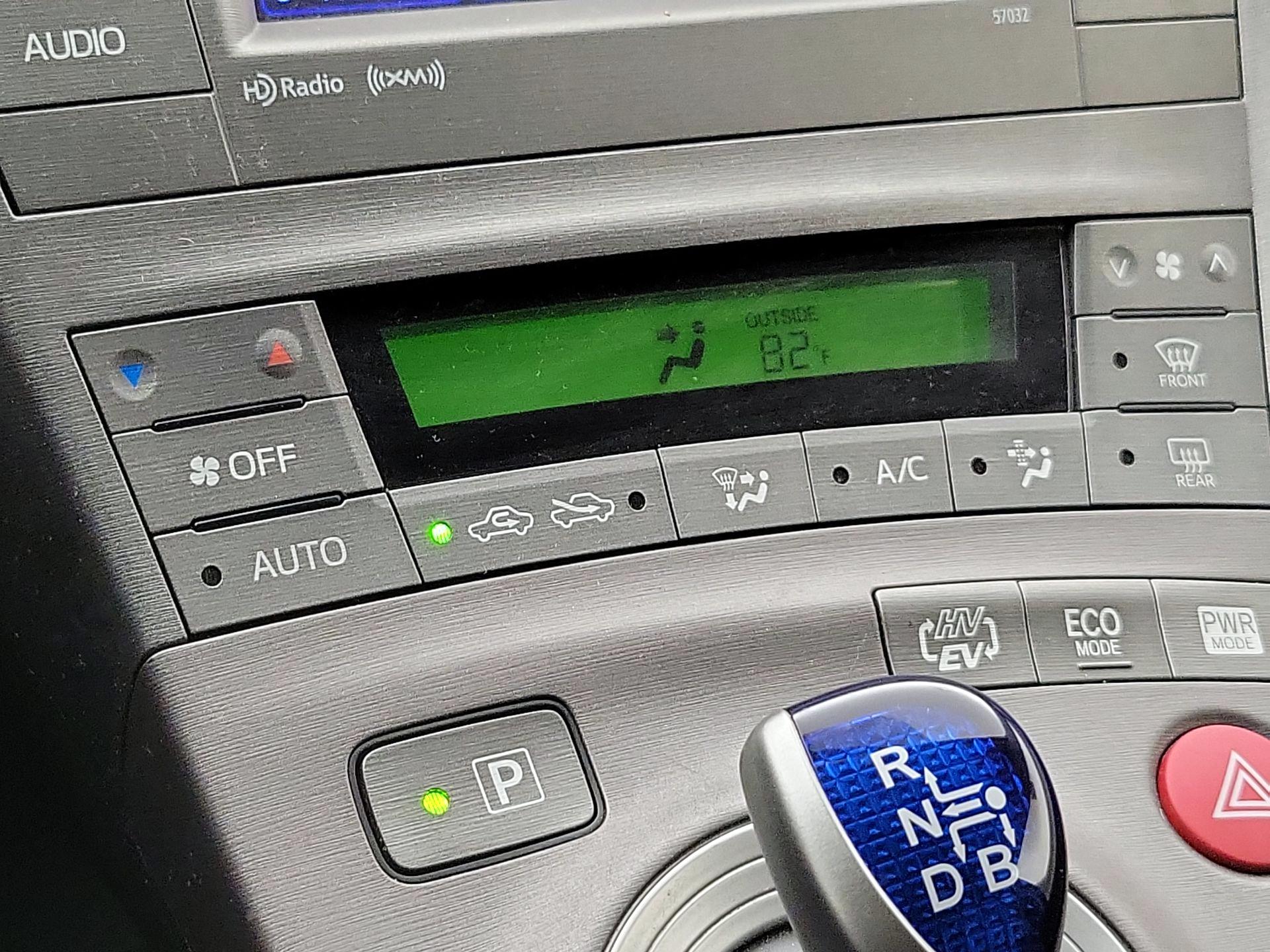 Thumbnail: 2015 Toyota Prius - 16