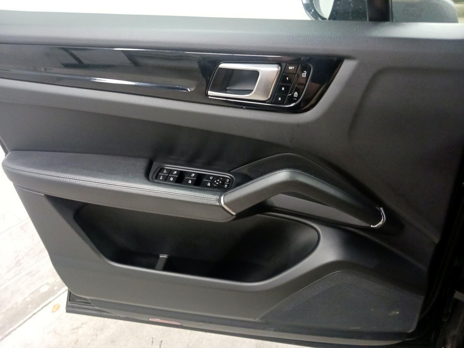 Thumbnail: 2021 Porsche Cayenne - 12