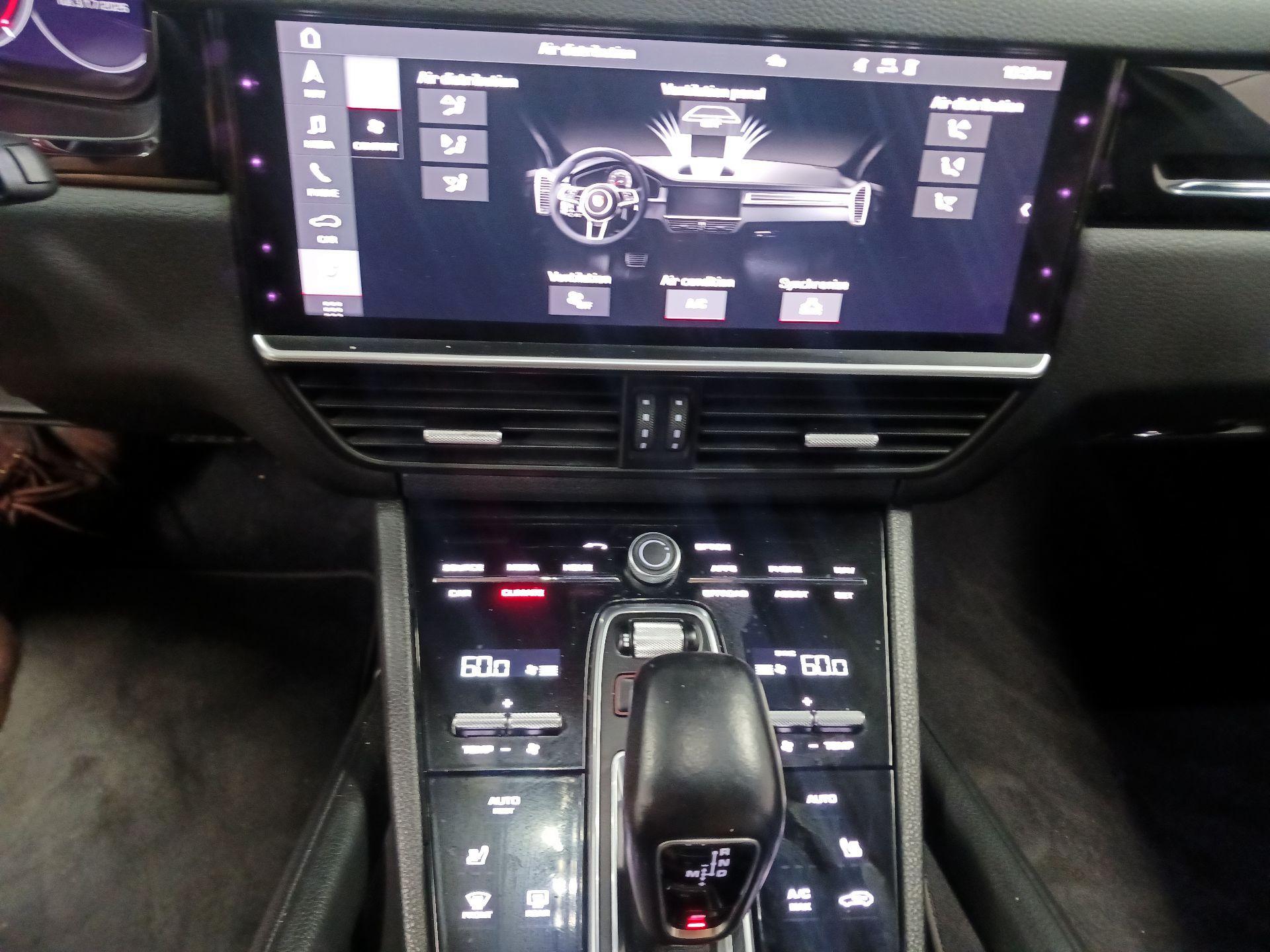 Thumbnail: 2021 Porsche Cayenne - 15