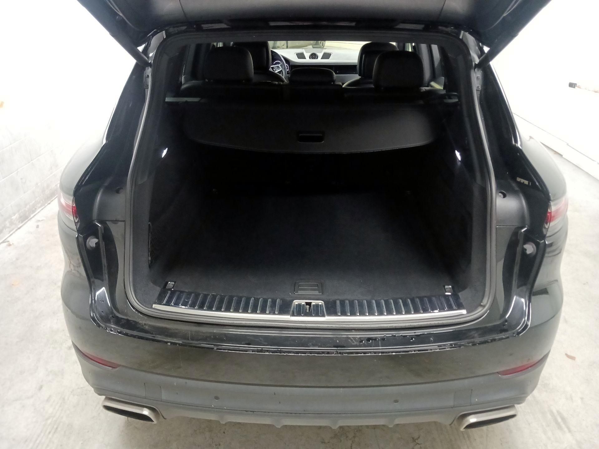 Thumbnail: 2021 Porsche Cayenne - 17