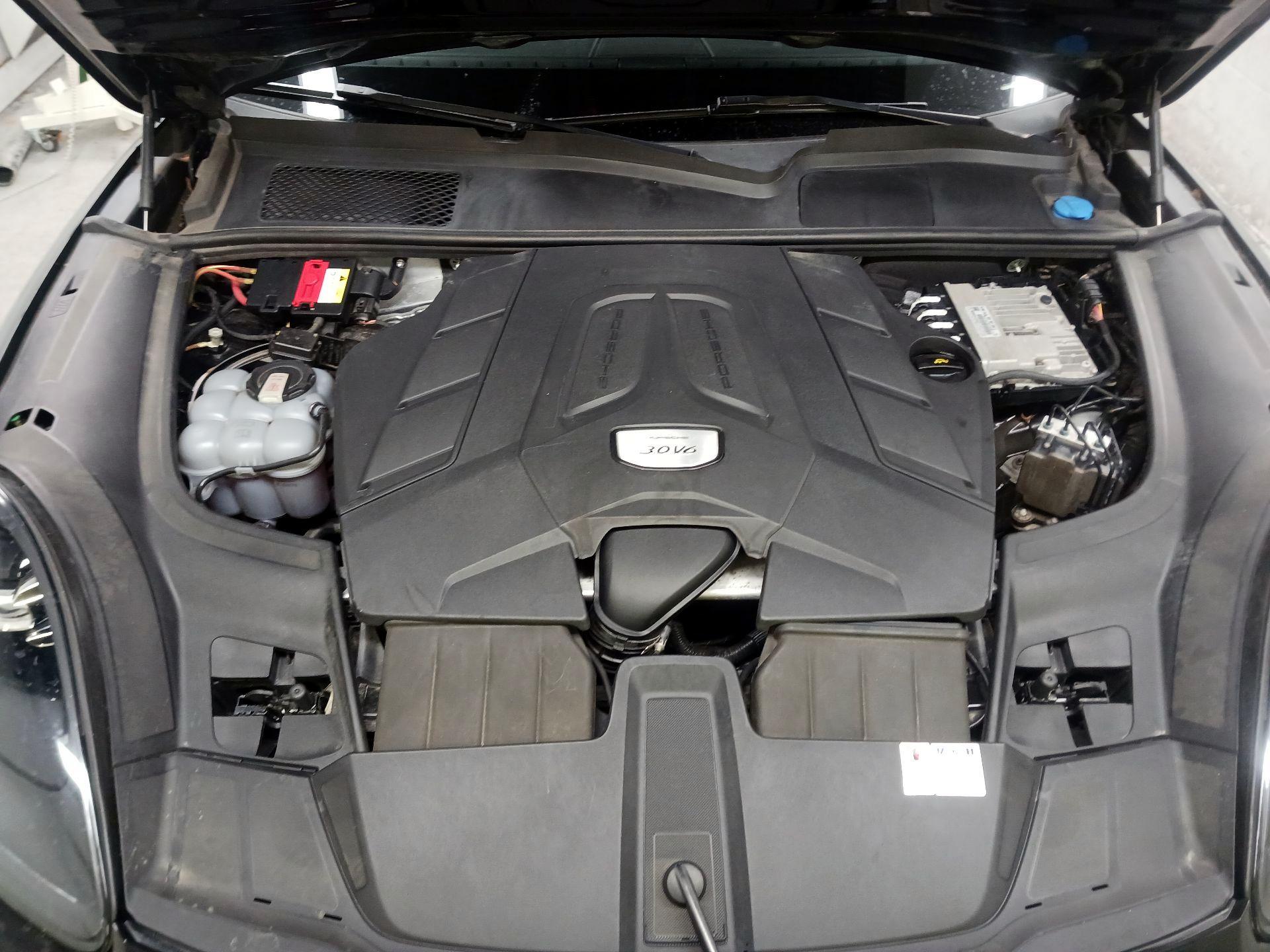 Thumbnail: 2021 Porsche Cayenne - 18