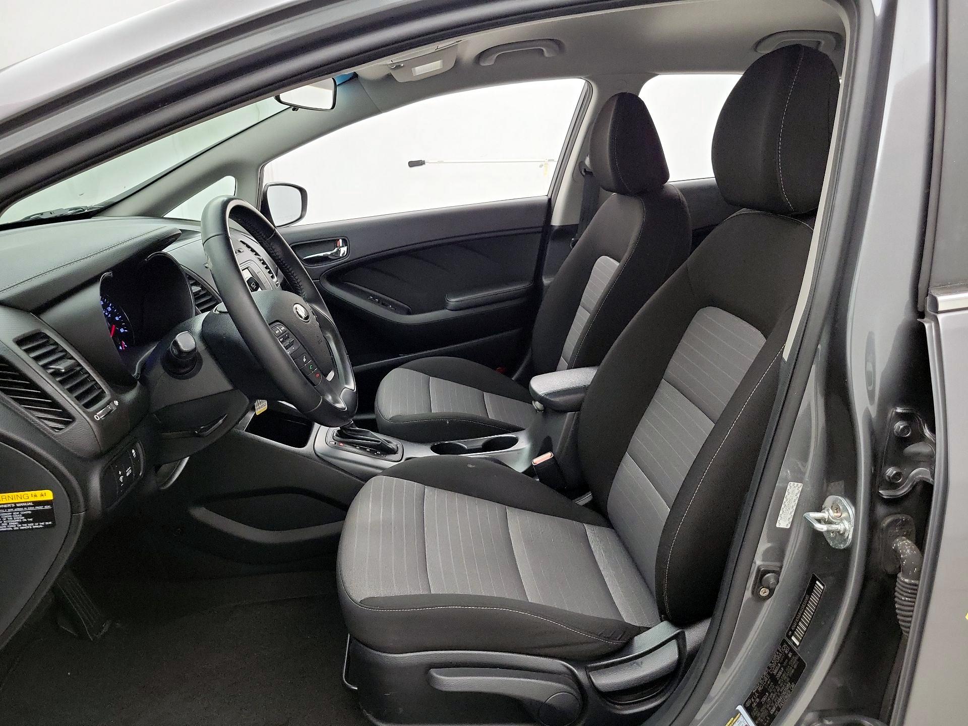 Thumbnail: 2016 Kia Forte - 11