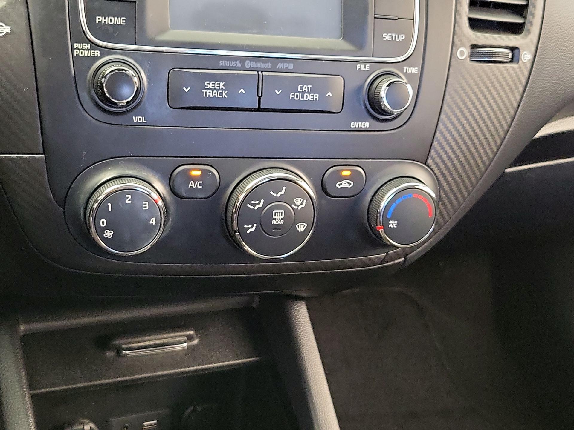 Thumbnail: 2016 Kia Forte - 16