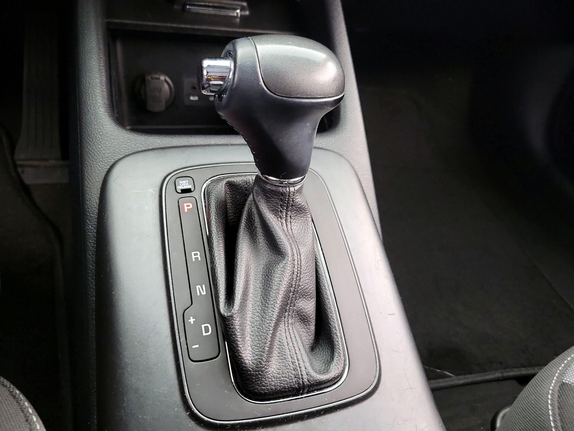 Thumbnail: 2016 Kia Forte - 17