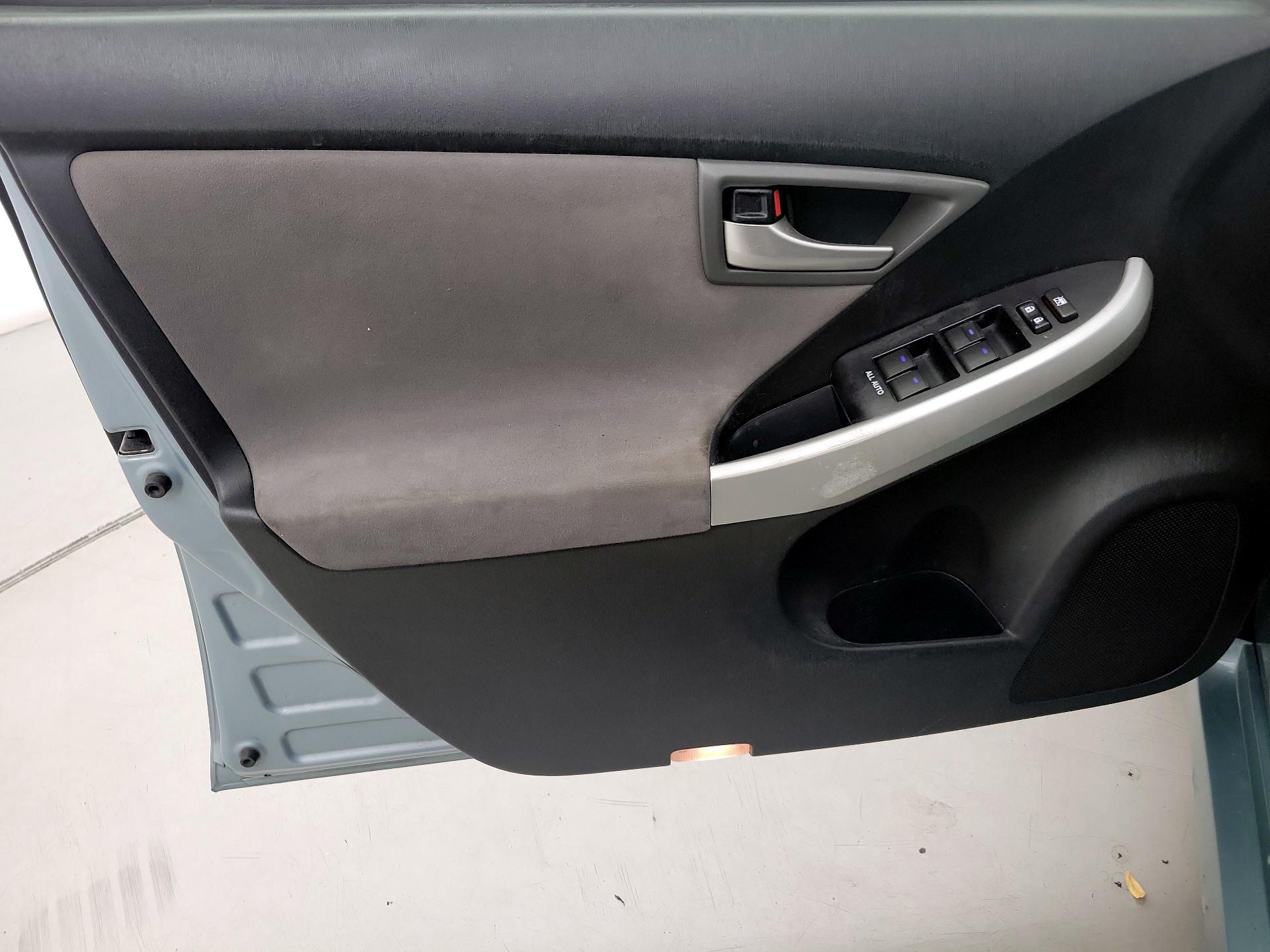 Thumbnail: 2015 Toyota Prius - 12