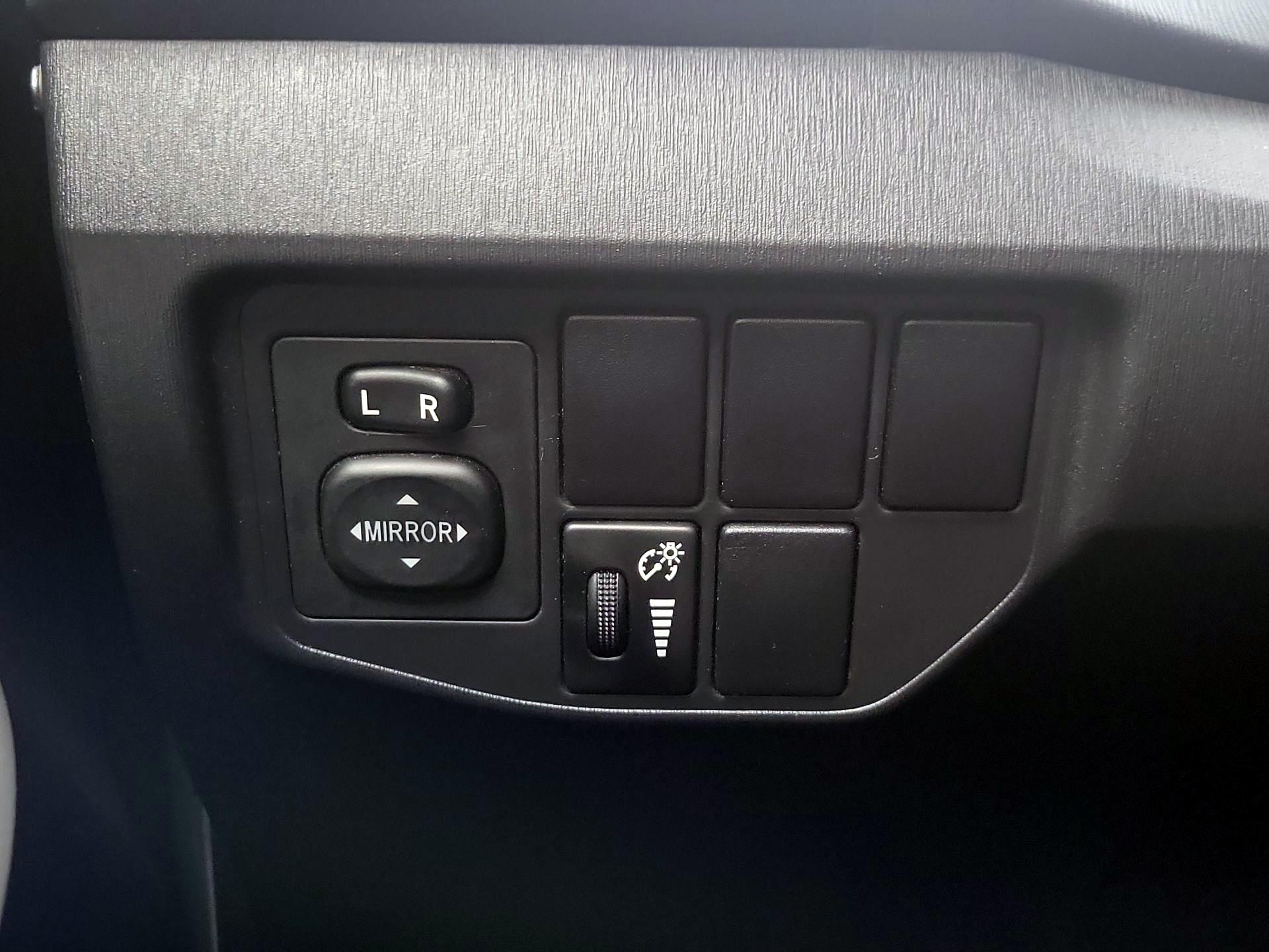 Thumbnail: 2015 Toyota Prius - 13