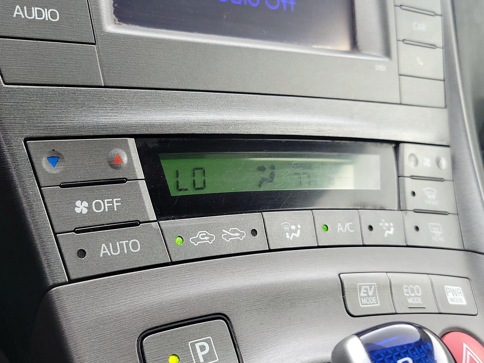 Thumbnail: 2015 Toyota Prius - 16