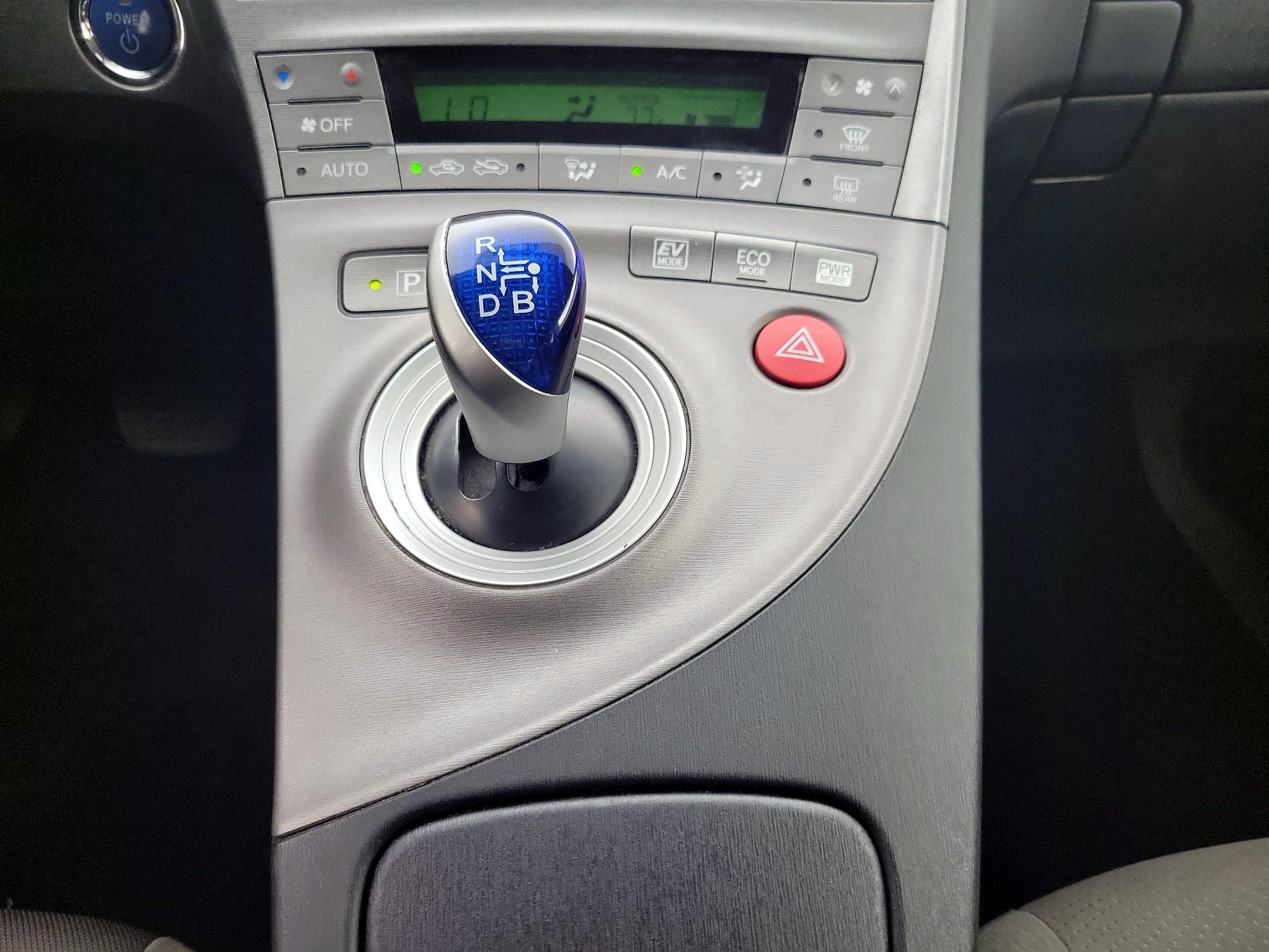 Thumbnail: 2015 Toyota Prius - 17