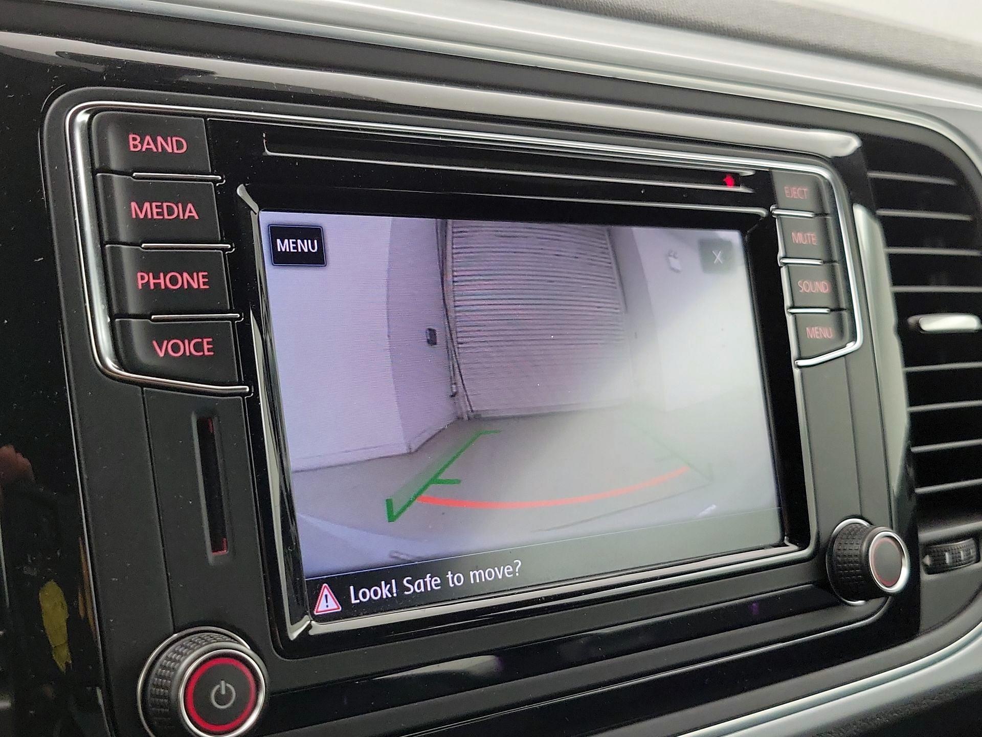 Thumbnail: 2017 Volkswagen Beetle - 14