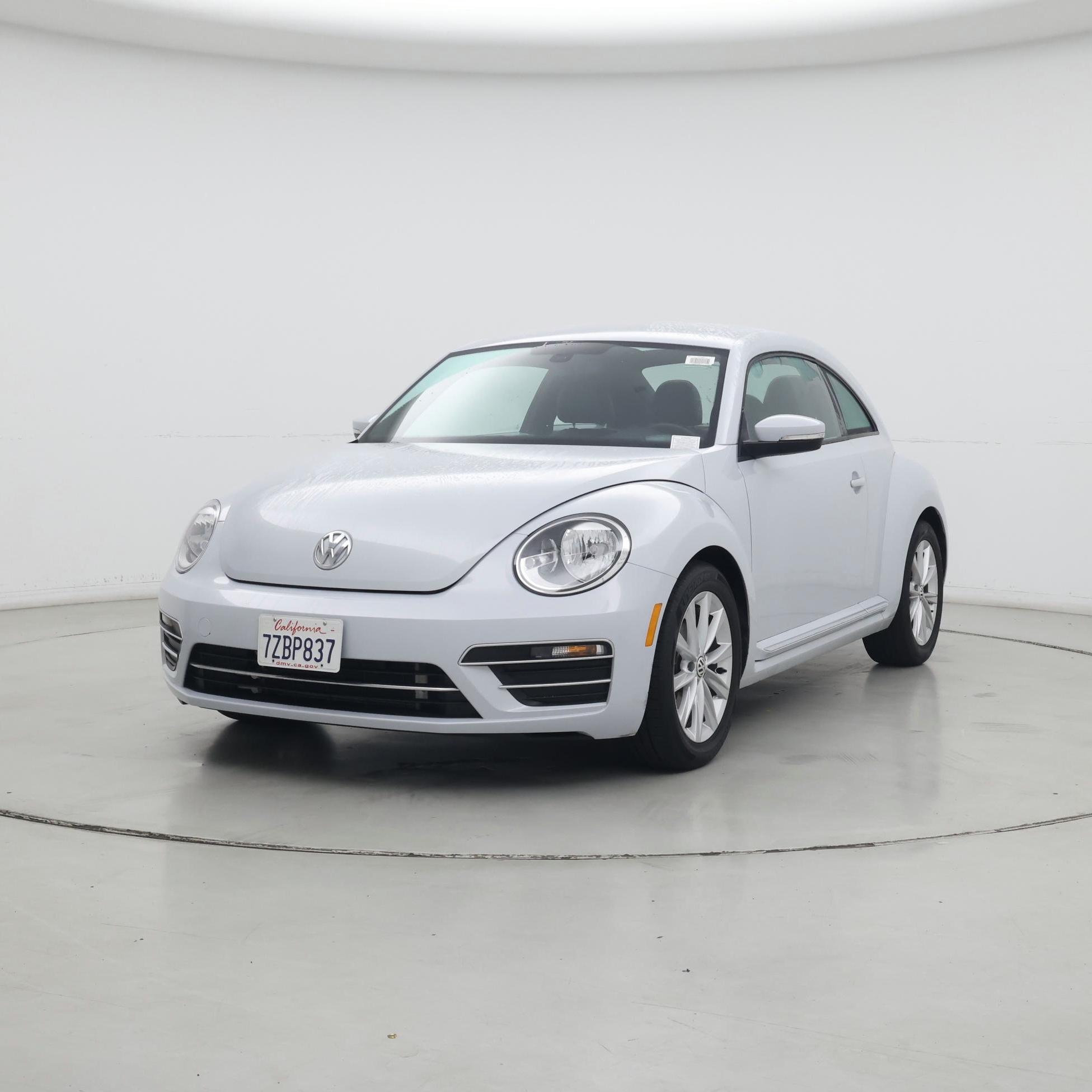 Thumbnail: 2017 Volkswagen Beetle - 4