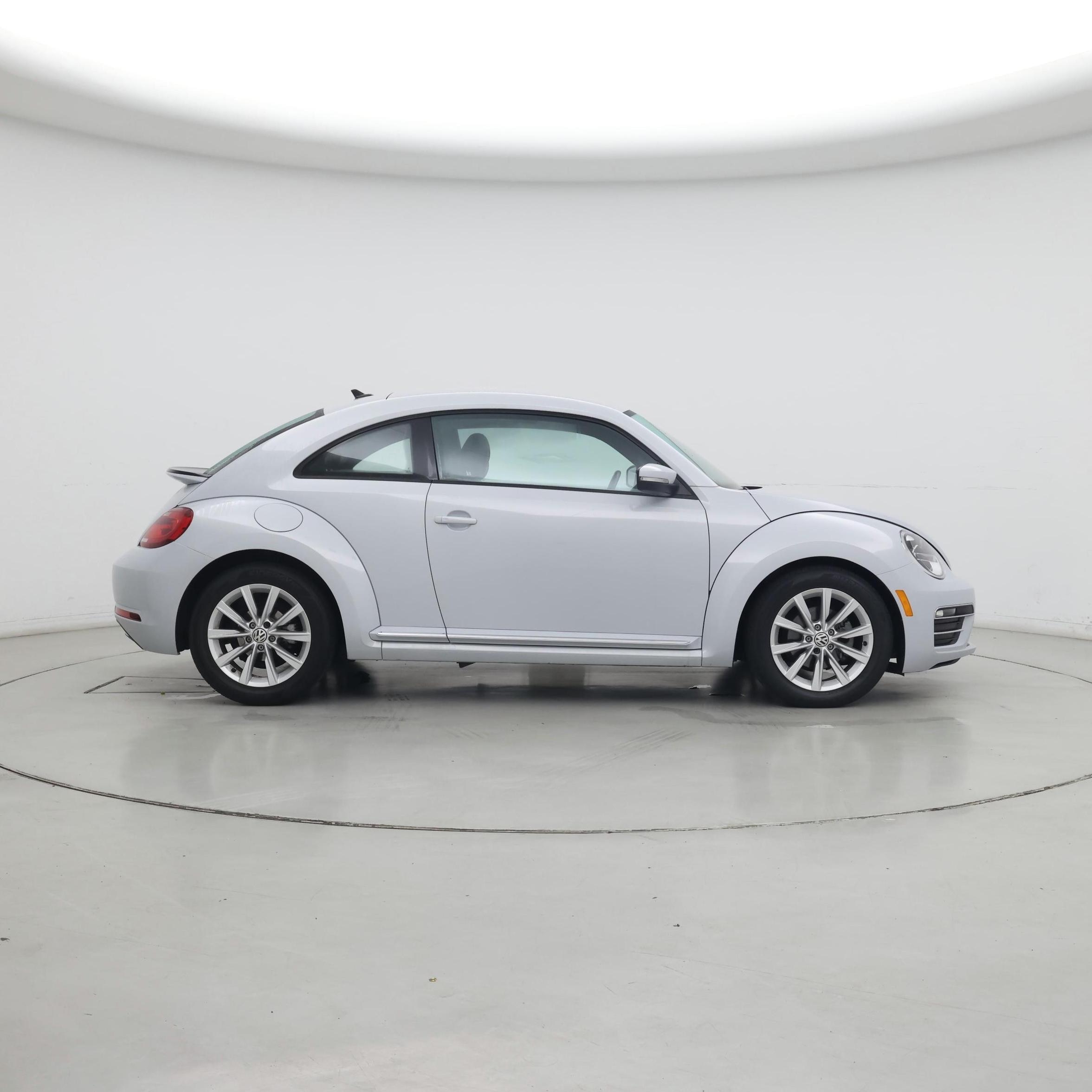 Thumbnail: 2017 Volkswagen Beetle - 7