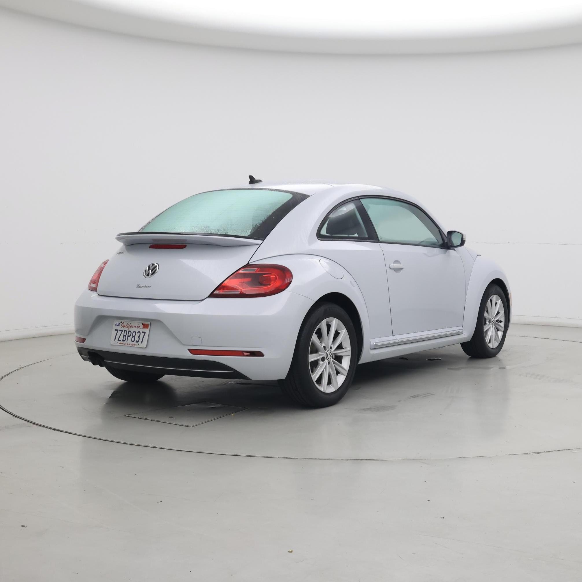 Thumbnail: 2017 Volkswagen Beetle - 8
