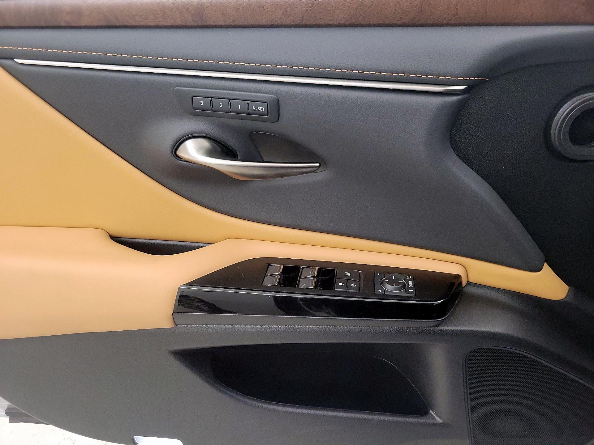 Thumbnail: 2023 Lexus ES - 12