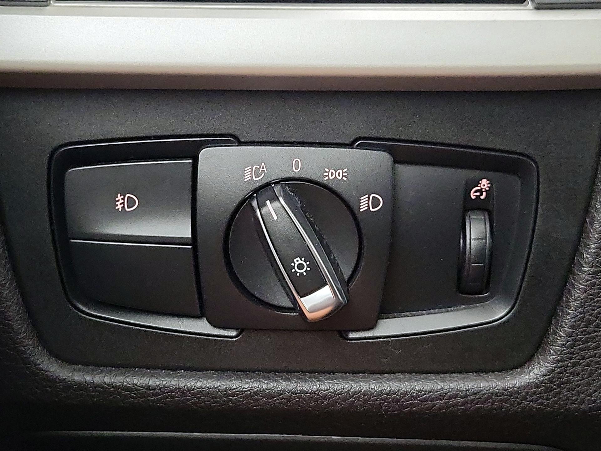 Thumbnail: 2016 BMW 3 Series - 13