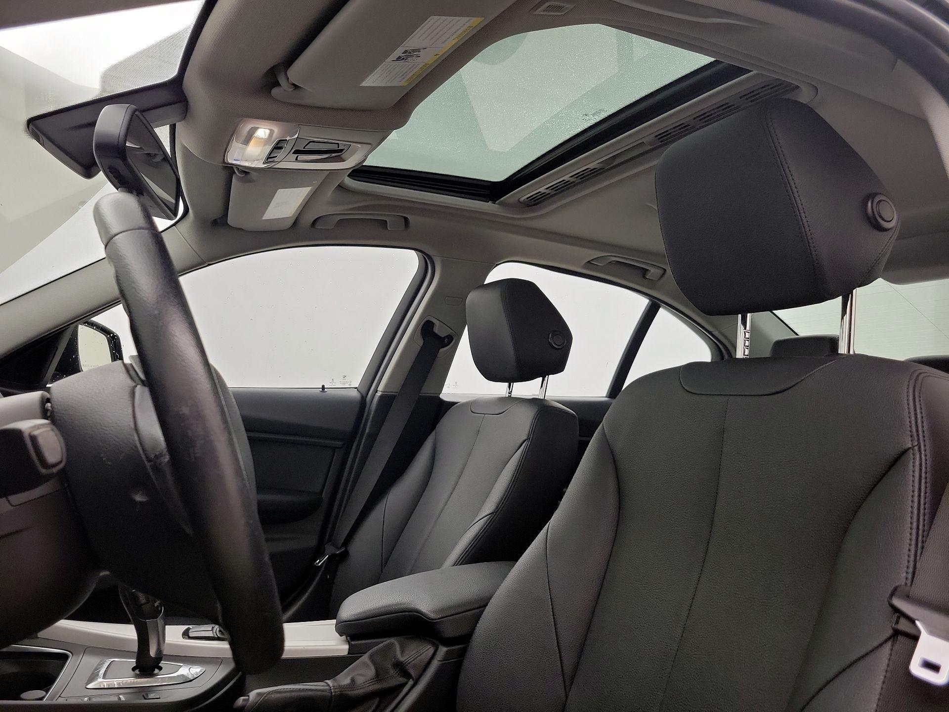 Thumbnail: 2016 BMW 3 Series - 18