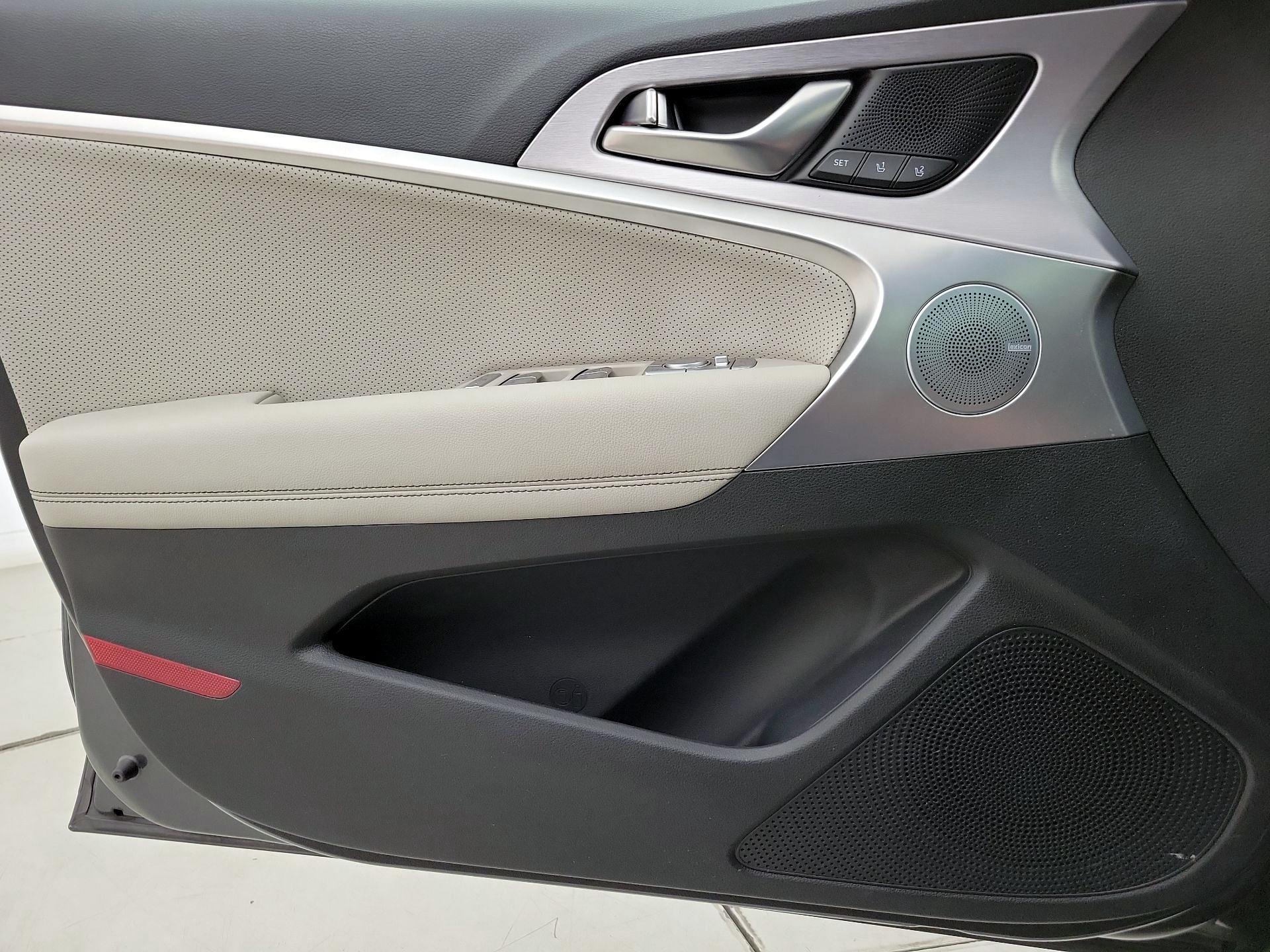 Thumbnail: 2019 Genesis G70 - 12