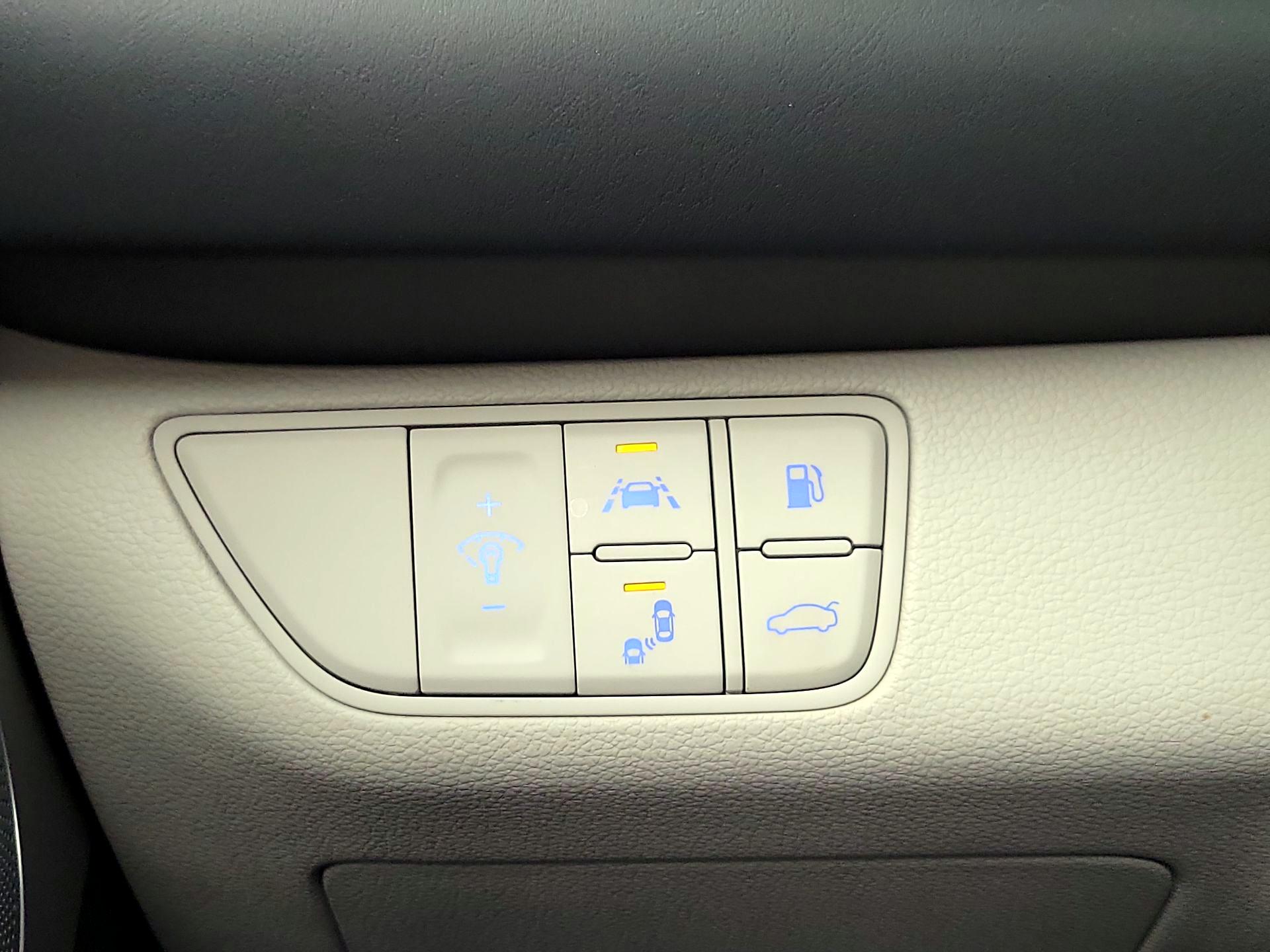 Thumbnail: 2019 Genesis G70 - 13