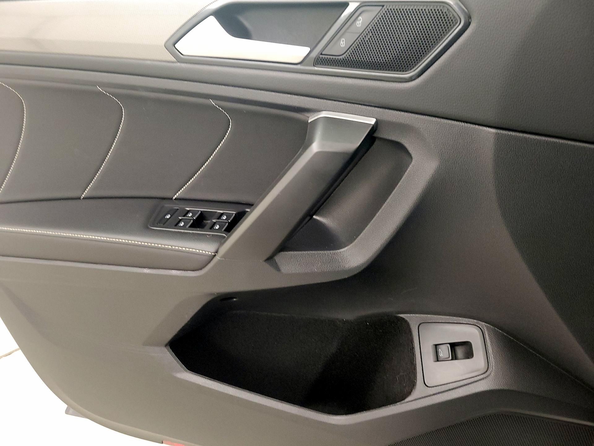 Thumbnail: 2024 Volkswagen Tiguan - 12