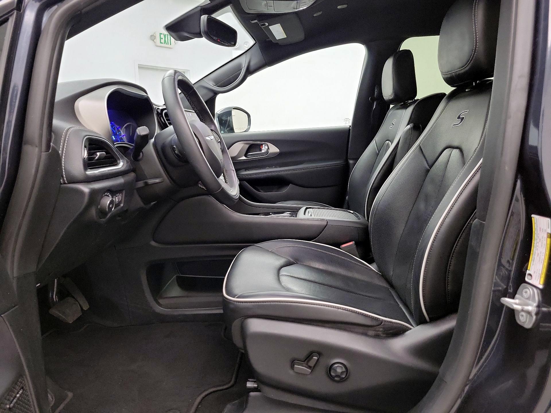 Thumbnail: 2021 Chrysler Pacifica - 11