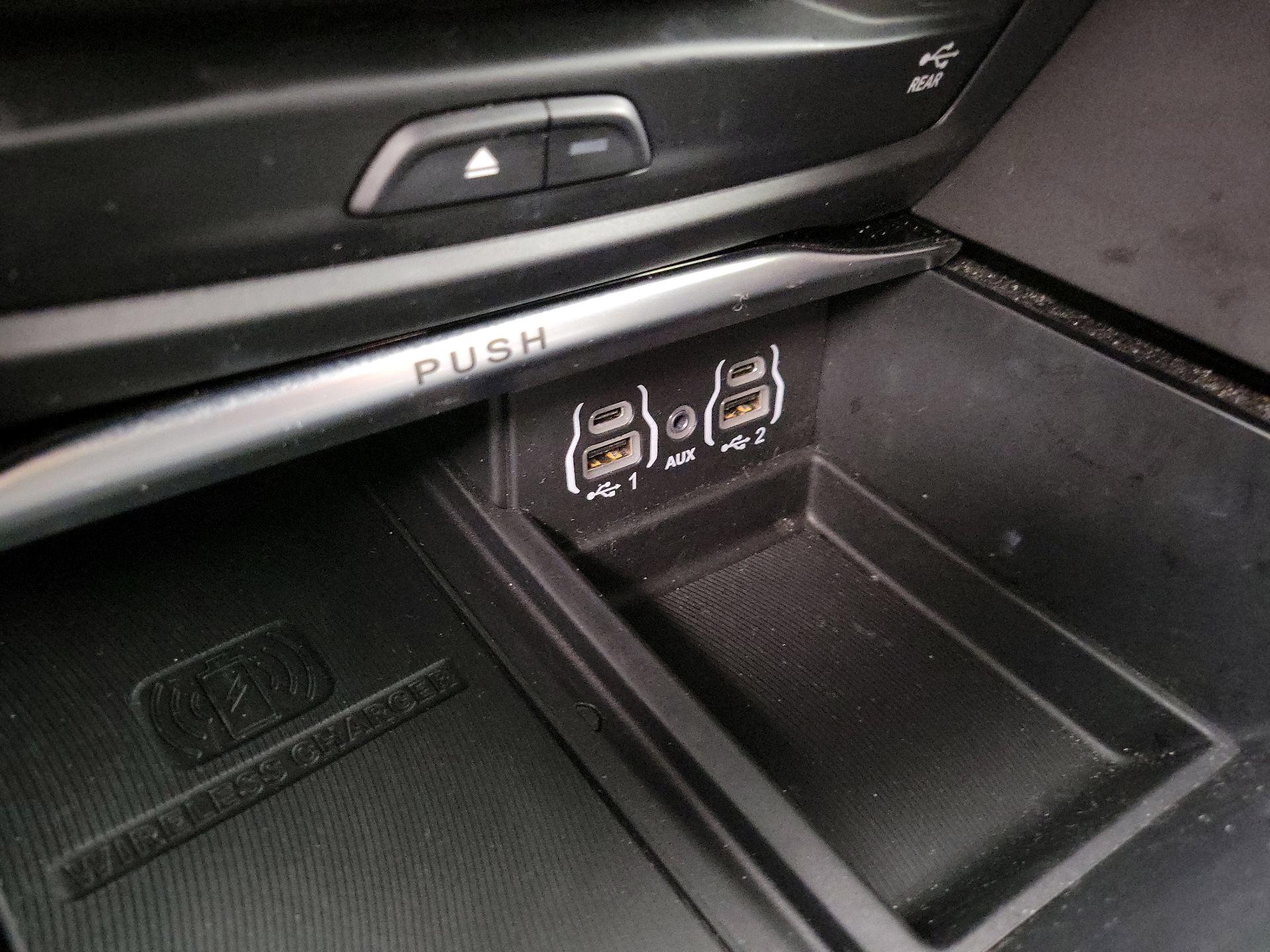 Thumbnail: 2021 Chrysler Pacifica - 18