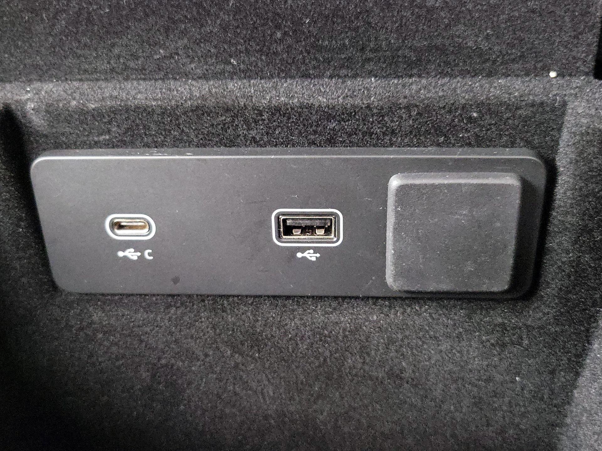 Thumbnail: 2022 Jaguar F-Pace - 19