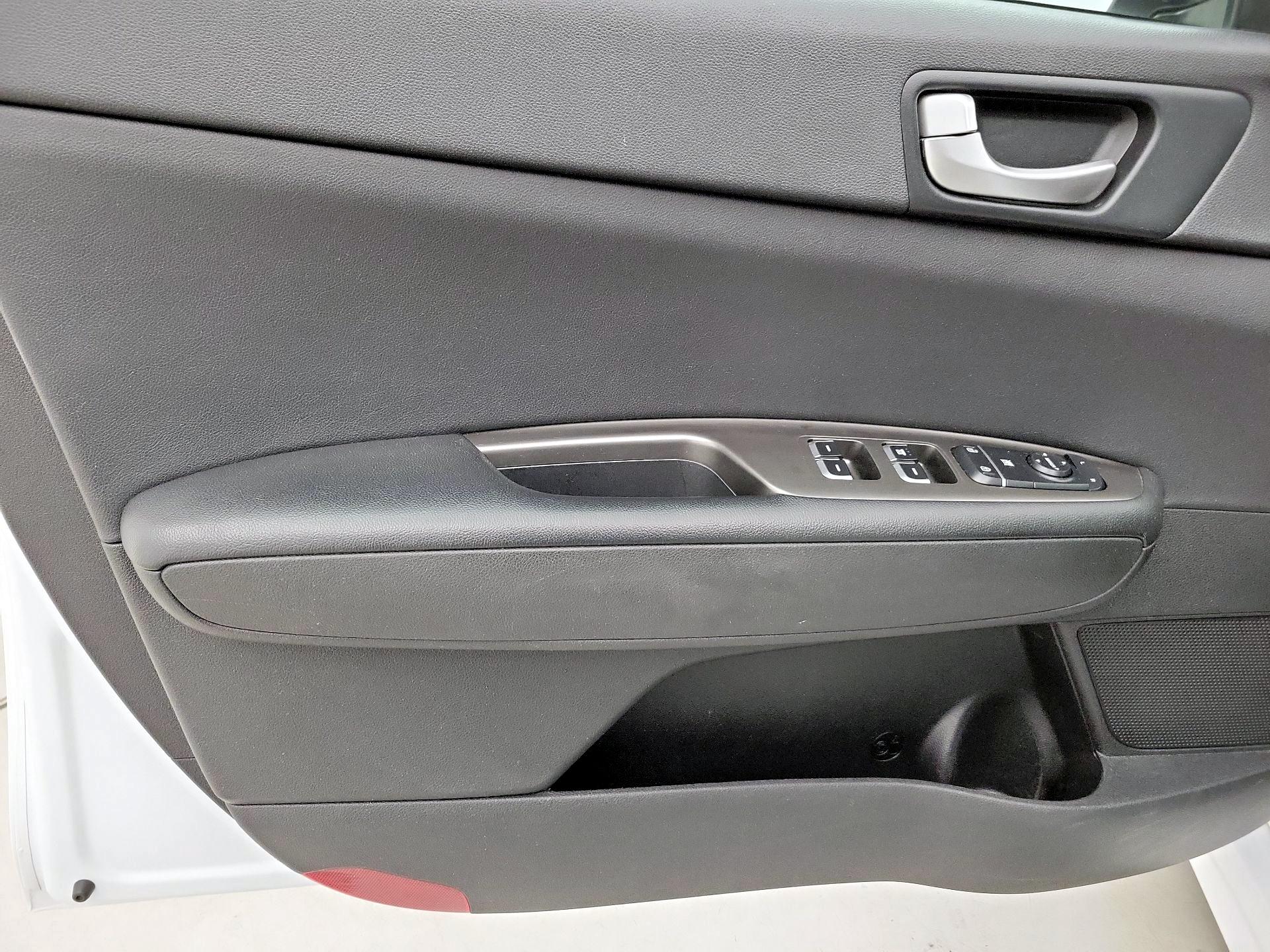 Thumbnail: 2020 Kia Optima - 12